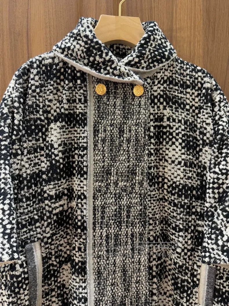 Chanel Chanel Black and white plaid cloak jacket Size XS / US 0-2 / IT 36-38 - 3 Thumbnail