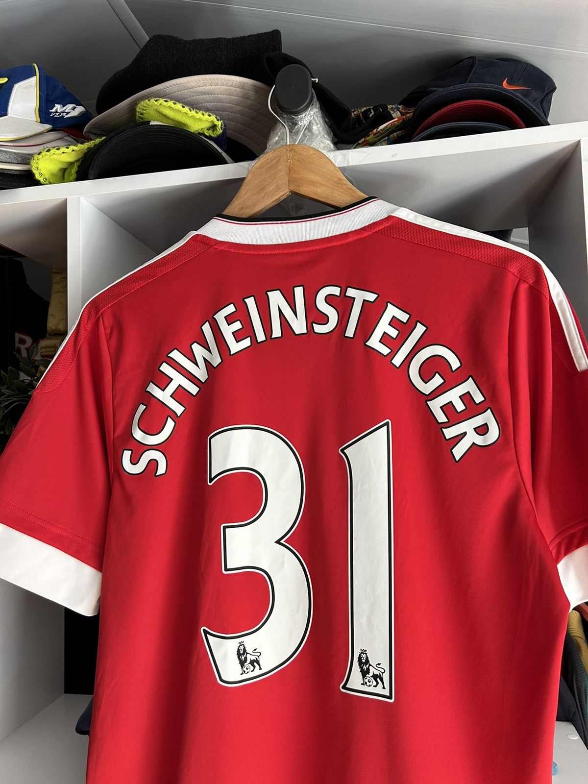 Adidas Manchester United SCHWEINSTEIGER #31 2015/16 Home Adidas Size US M / EU 48-50 / 2 - 3 Thumbnail