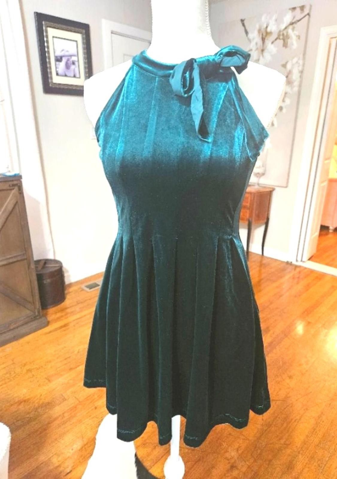 Designer Girls Gianni Bini Velvet Green Halter Dress with Bow Size ONE SIZE - 1 Thumbnail