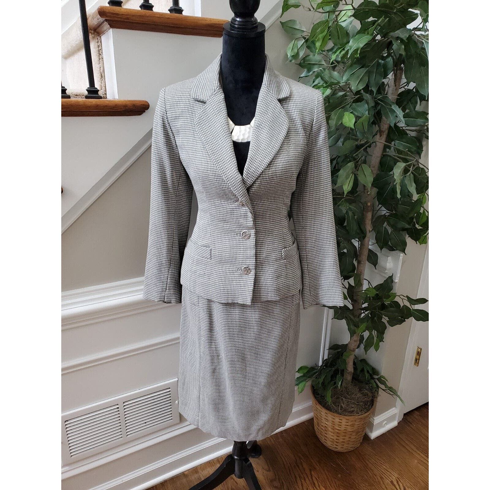 image of Vintage VTG Sophie Nunziato Polyester Jacket & Skirt 2 Piece Suit 6 in Grey, Women's (Size Medium)