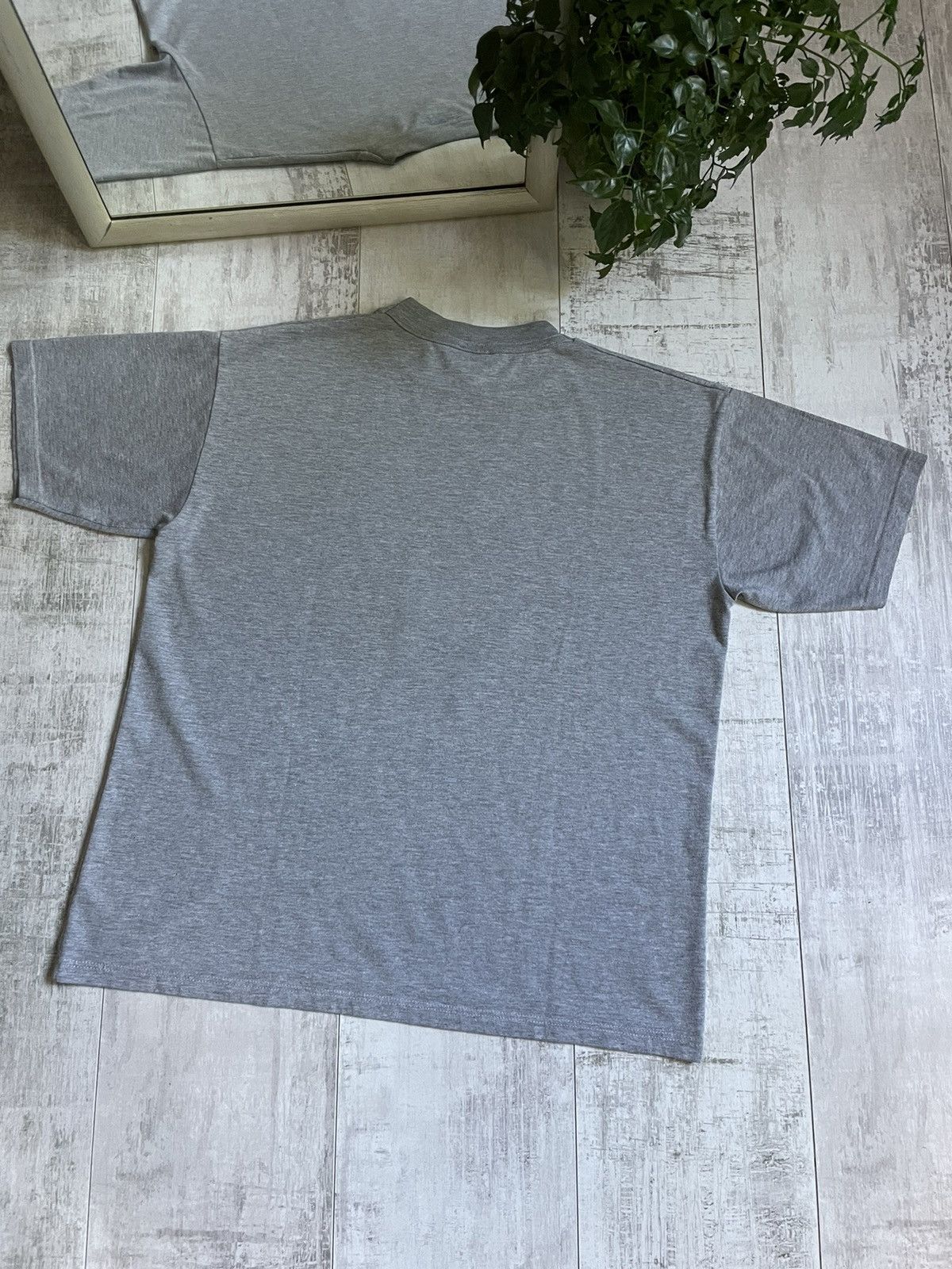 Disney Vintage Disneyland 1997 Mickey Mouse T-Shirt Grey RARE Size US S / EU 44-46 / 1 - 7 Thumbnail