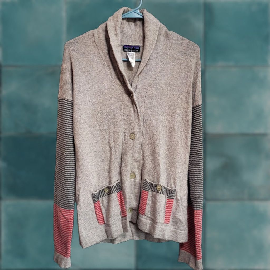 Patagonia VINTAGE Patagonia Cardigan Womens M Gray Lambswool Blend Button Sweater Grandpa Preppy Size M / US 6-8 / IT 42-44 - 1 Thumbnail