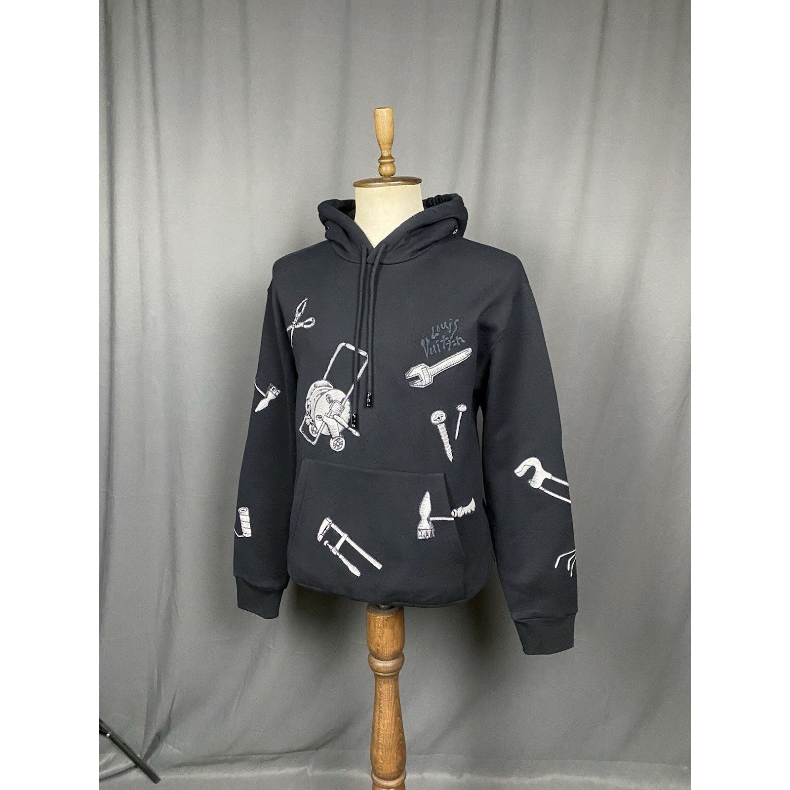 Louis Vuitton NWT Louis Vuitton Multi-Tools Embroidered Men's Black Hoodi Size US XXL / EU 58 / 5 - 4 Thumbnail