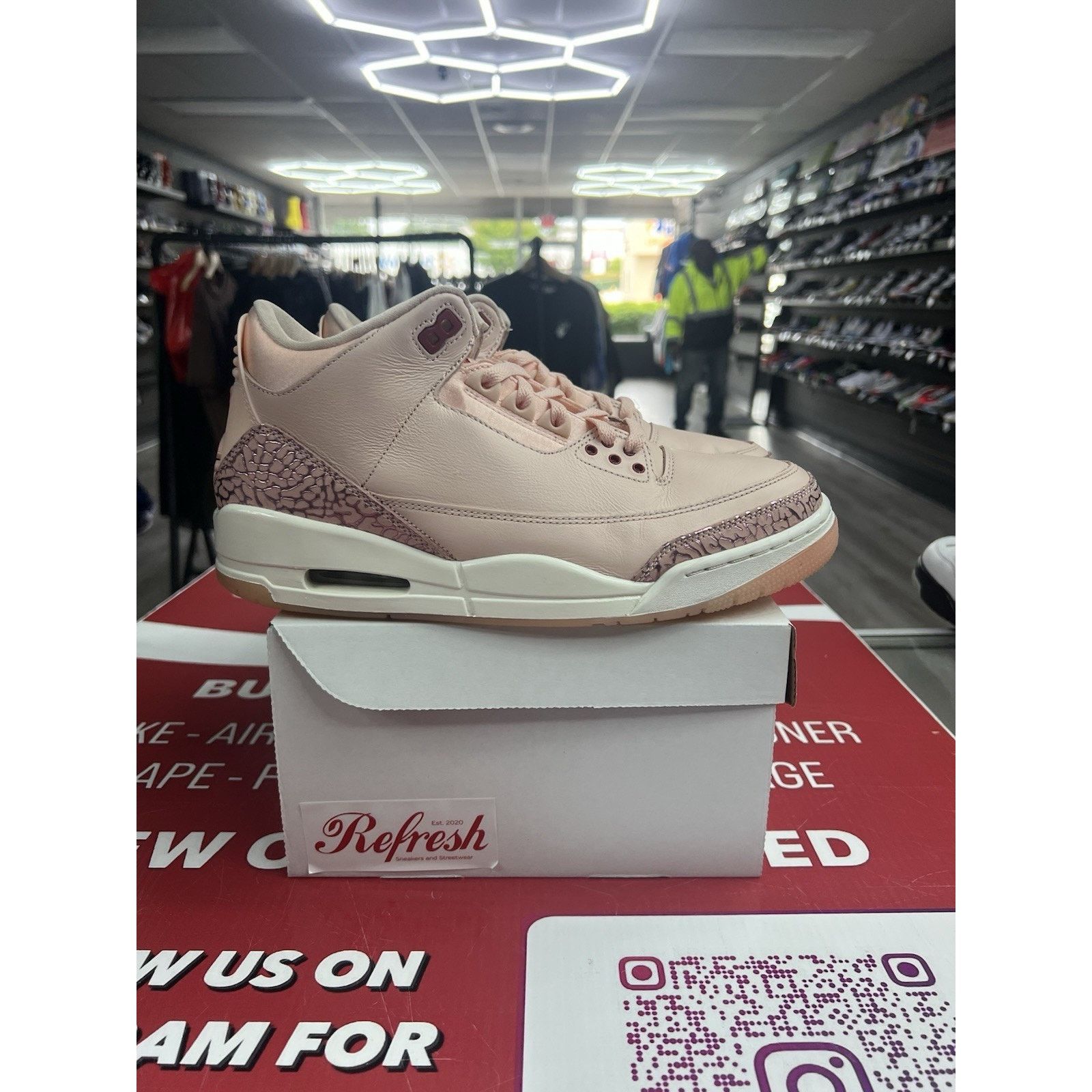 Jordan Brand Air Jordan 3 Valentines Day Treat Yourself (Women’s) Size 11 Size US 11 / IT 41 - 1 Thumbnail
