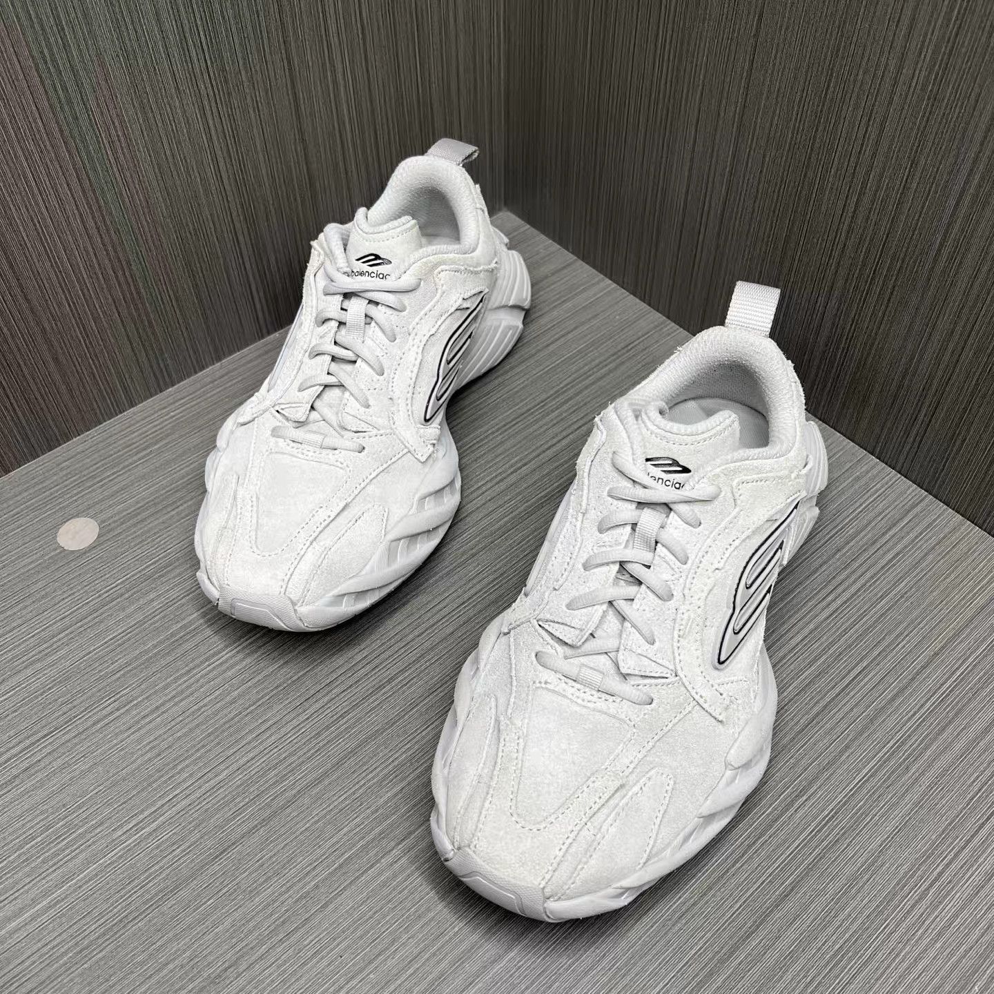Balenciaga White Chunky Low-Top Sneakers Size 6 Size US 6 / EU 39 - 1 Thumbnail