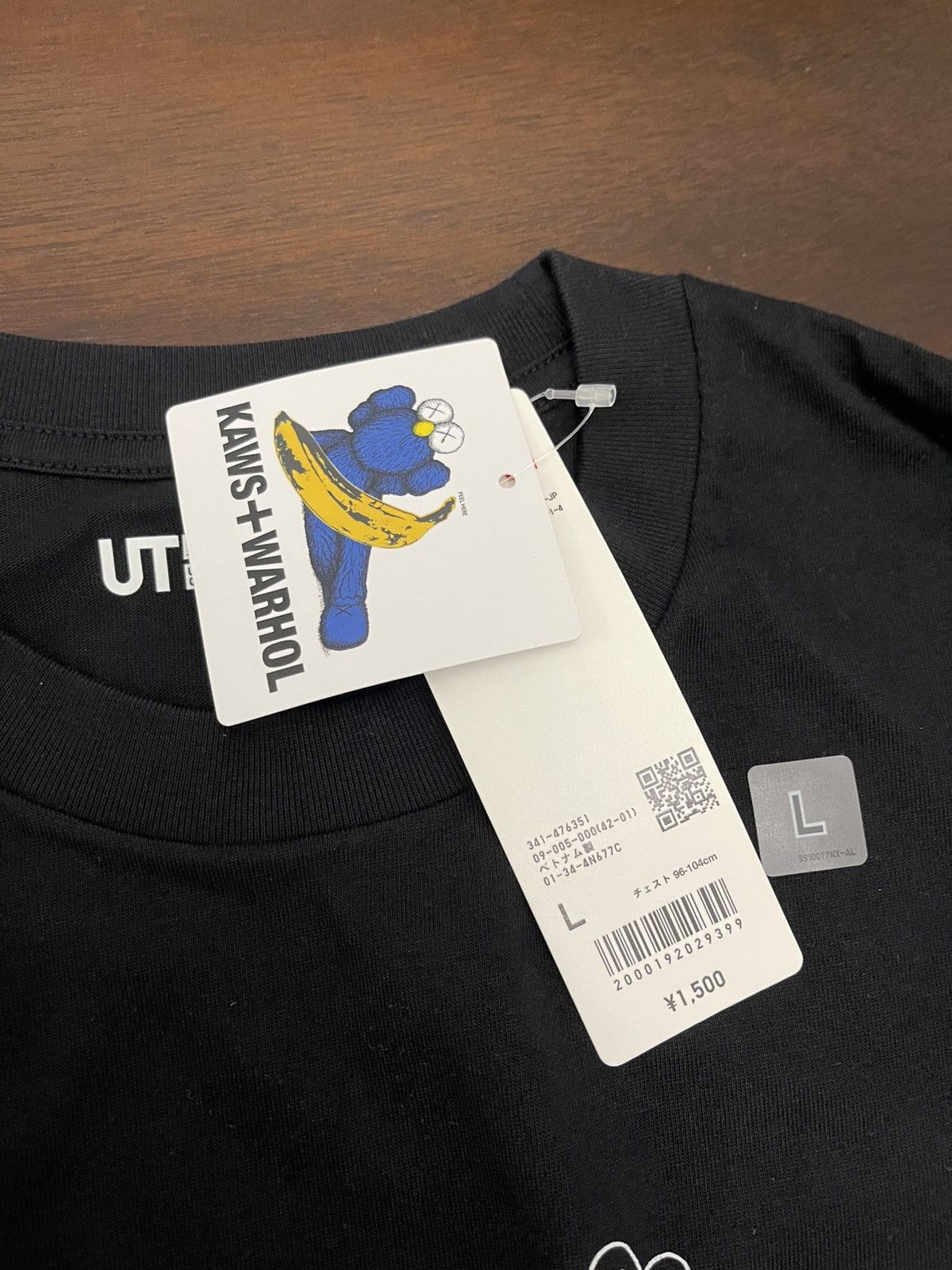 Kaws × Uniqlo KAWS + Warhol Uniqlo unisex T-shirt nwt Size US L / EU 52-54 / 3 - 5 Thumbnail