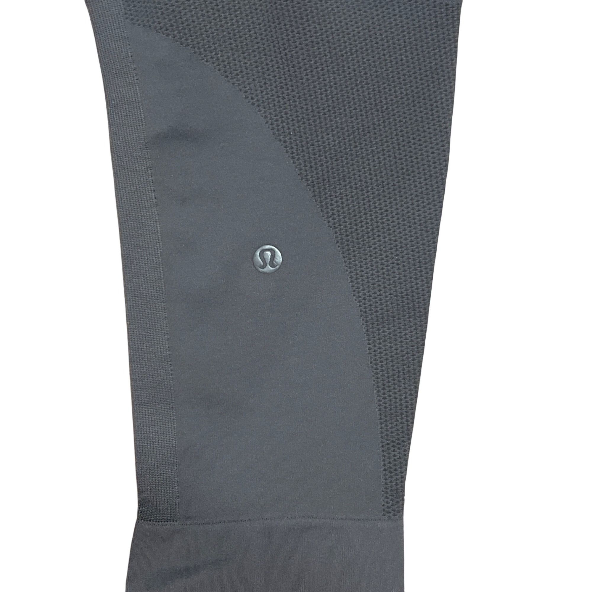 Lululemon 𝓛𝓾𝓵𝓾𝓵𝓮𝓶𝓸𝓷 High-Waisted Capri-Length Leggings Size 28" / US 6 / IT 42 - 3 Thumbnail
