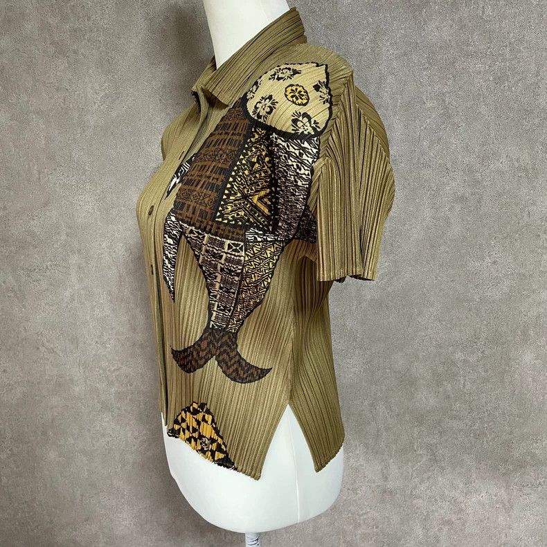 Issey Miyake Issey Miyake size:3 Deep green always has a fish-like coat Size XS / US 0-2 / IT 36-38 - 2 Thumbnail