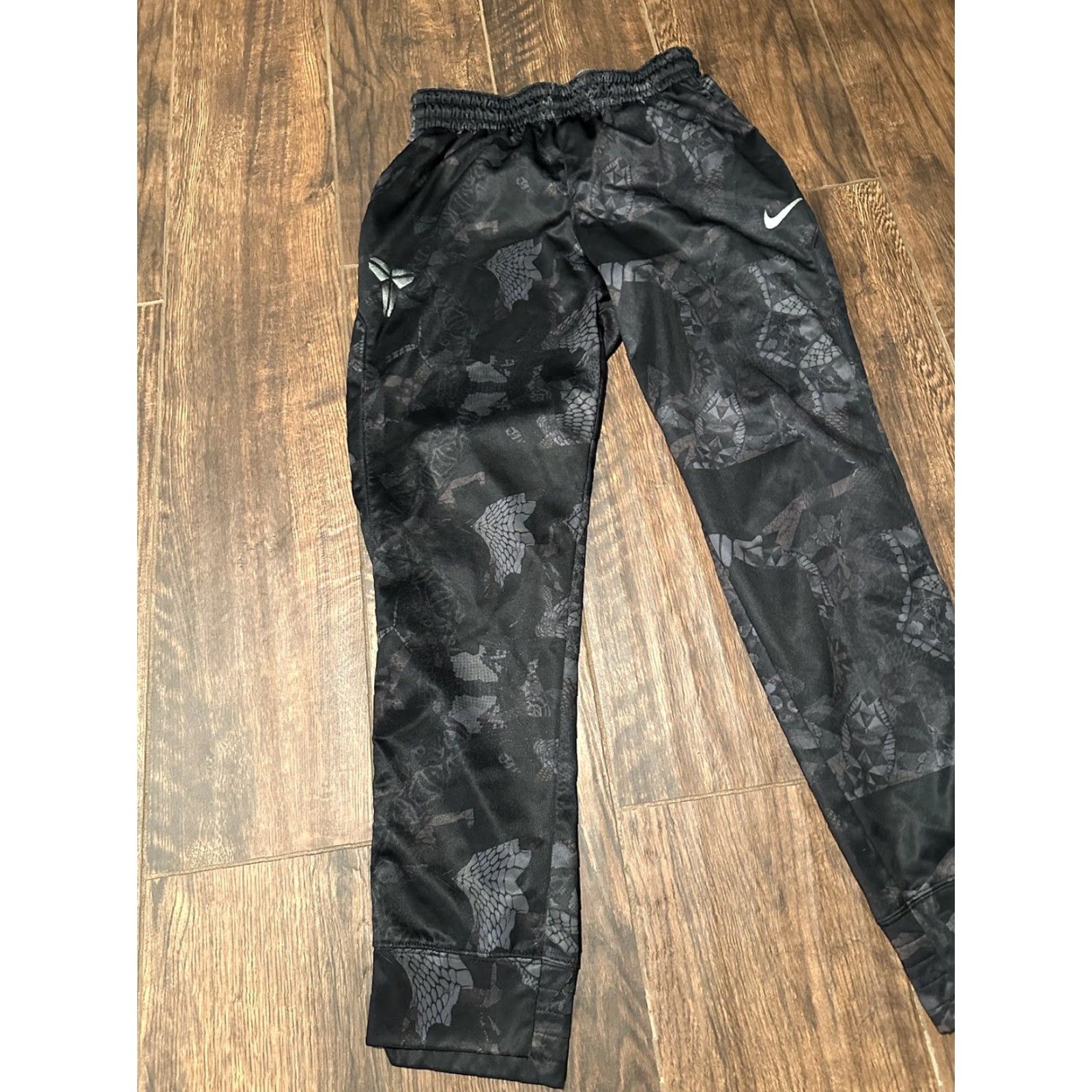 Nike VINTAGE? (No) Nike Kobe Black Mamba Snake Skin Therma Fit Pants Men’s Size M Jogger Black Snake Theme Activewear Mens Size US 31 - 3 Thumbnail