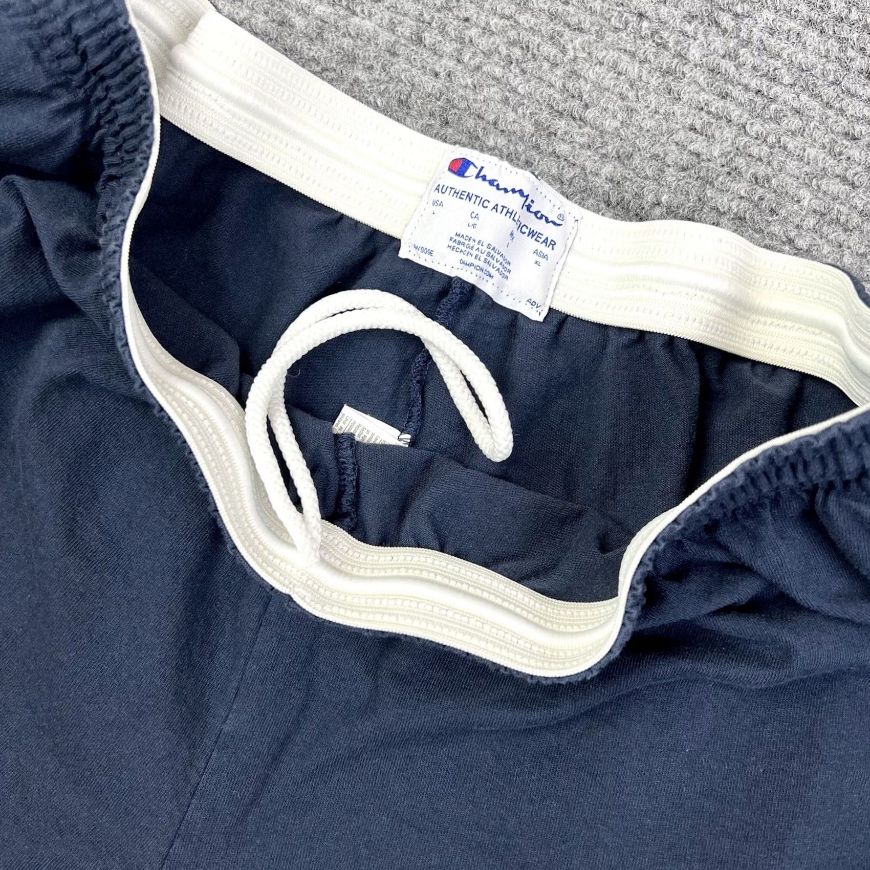 Champion VINTAGE? No. Size US 33 - 4 Thumbnail