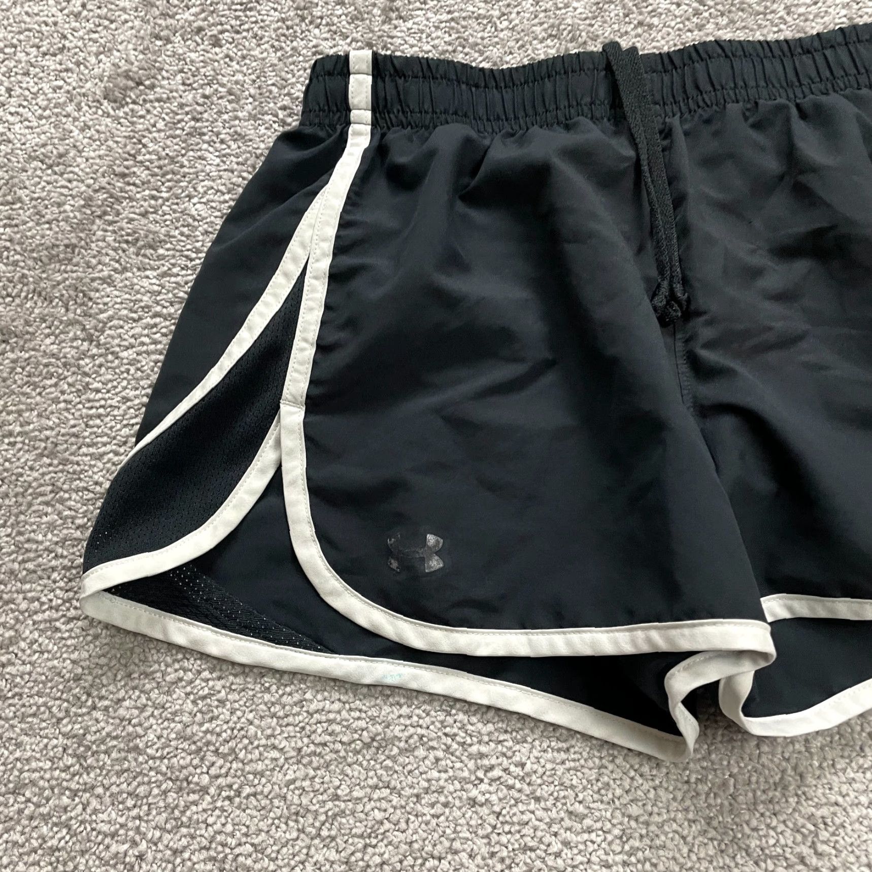 Under Armour Under Armour Heatgear Active Shorts Women XS Black Elastic Drawstring Inseam 2.5 Pockets Breathable Size 26" / US 2 / IT 38 - 5 Thumbnail