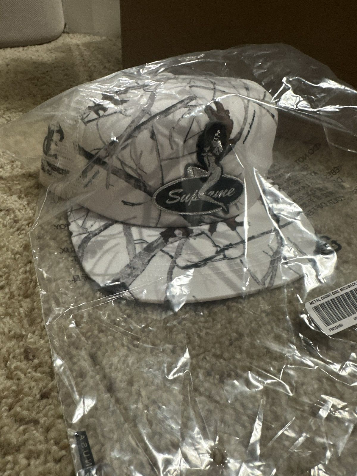 Supreme SUPREME METAL CHINO GIRL MESHBACK 5 PANEL HTC WHITE CAMO DS Size ONE SIZE - 1 Thumbnail