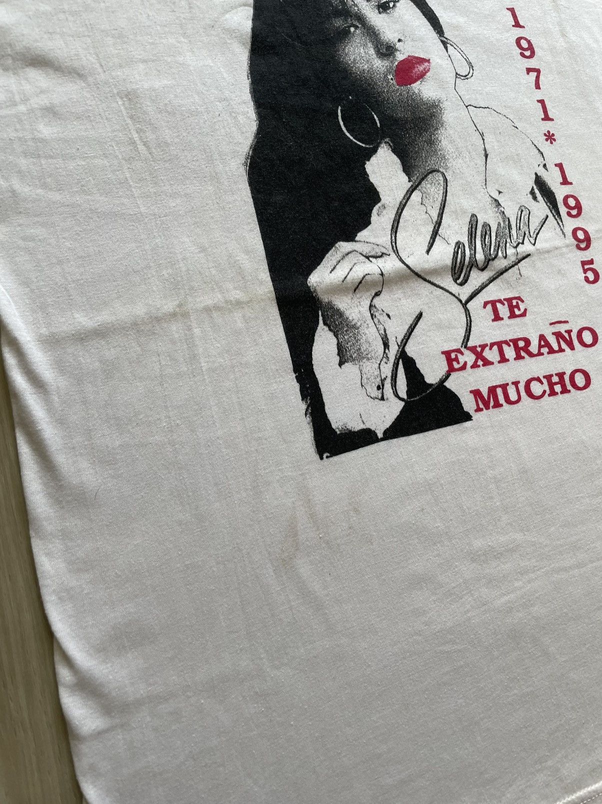 Band Tees × Vintage Vintage 90s Selena Memorial Tee Lips Lipstick Mens Large Size US L / EU 52-54 / 3 - 4 Thumbnail