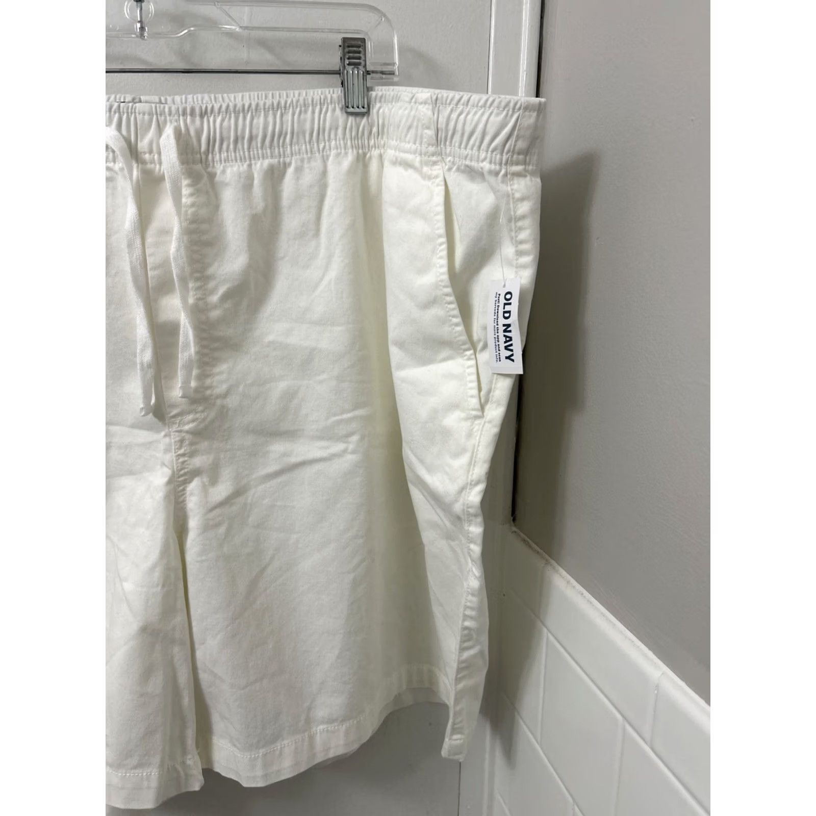 Old Navy Old Navy Mens 3XL White Jogger Shorts 7” Inseam Elastic Drawstring Pockets Chino Cotton Spandex Regular Beach Outdoor Vintage: No Size US 39 - 2 Thumbnail