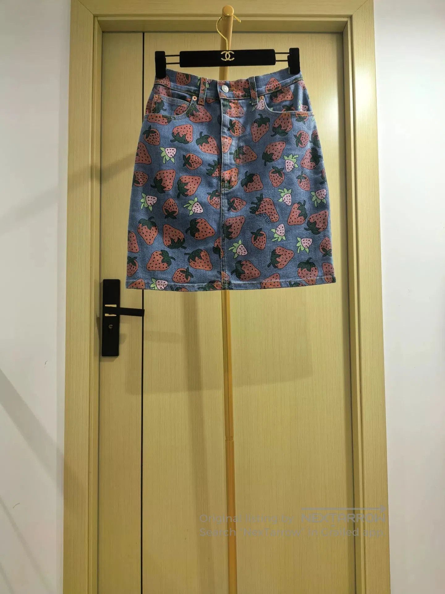 Gucci Gucci Strawberry Print Denim Skirt. Size 26" / US 2 / IT 38 - 1 Thumbnail