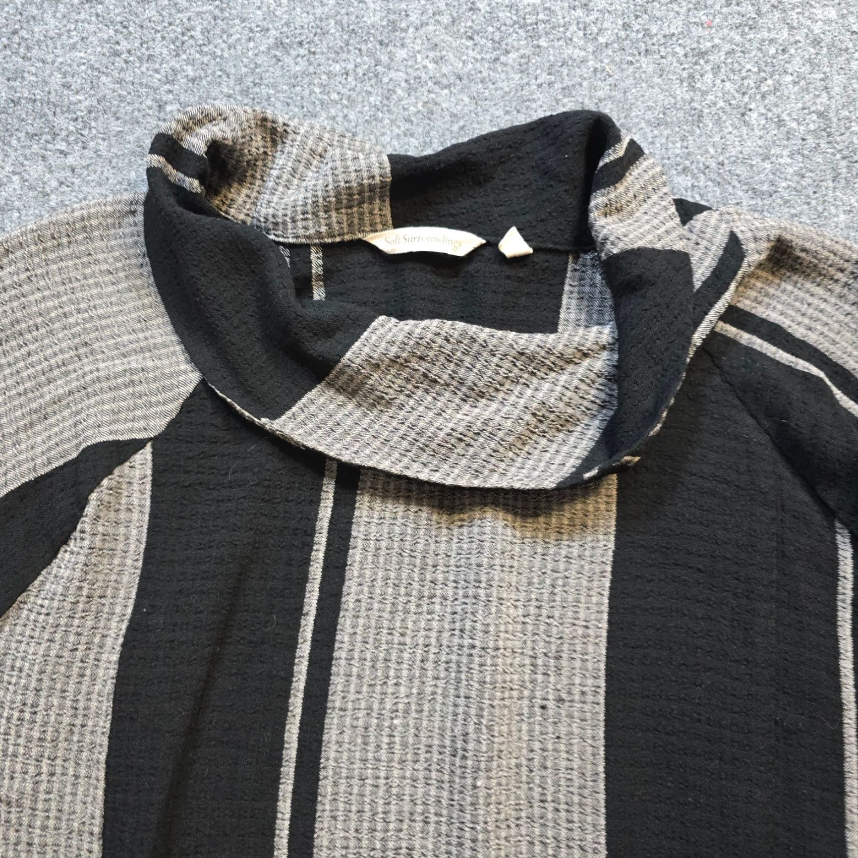 Soft Surroundings Soft Surroundings Shirt Womens Medium Black Thermal Waffle Knit Cowl Neck Casual Zip Pockets Size M / US 6-8 / IT 42-44 - 2 Thumbnail