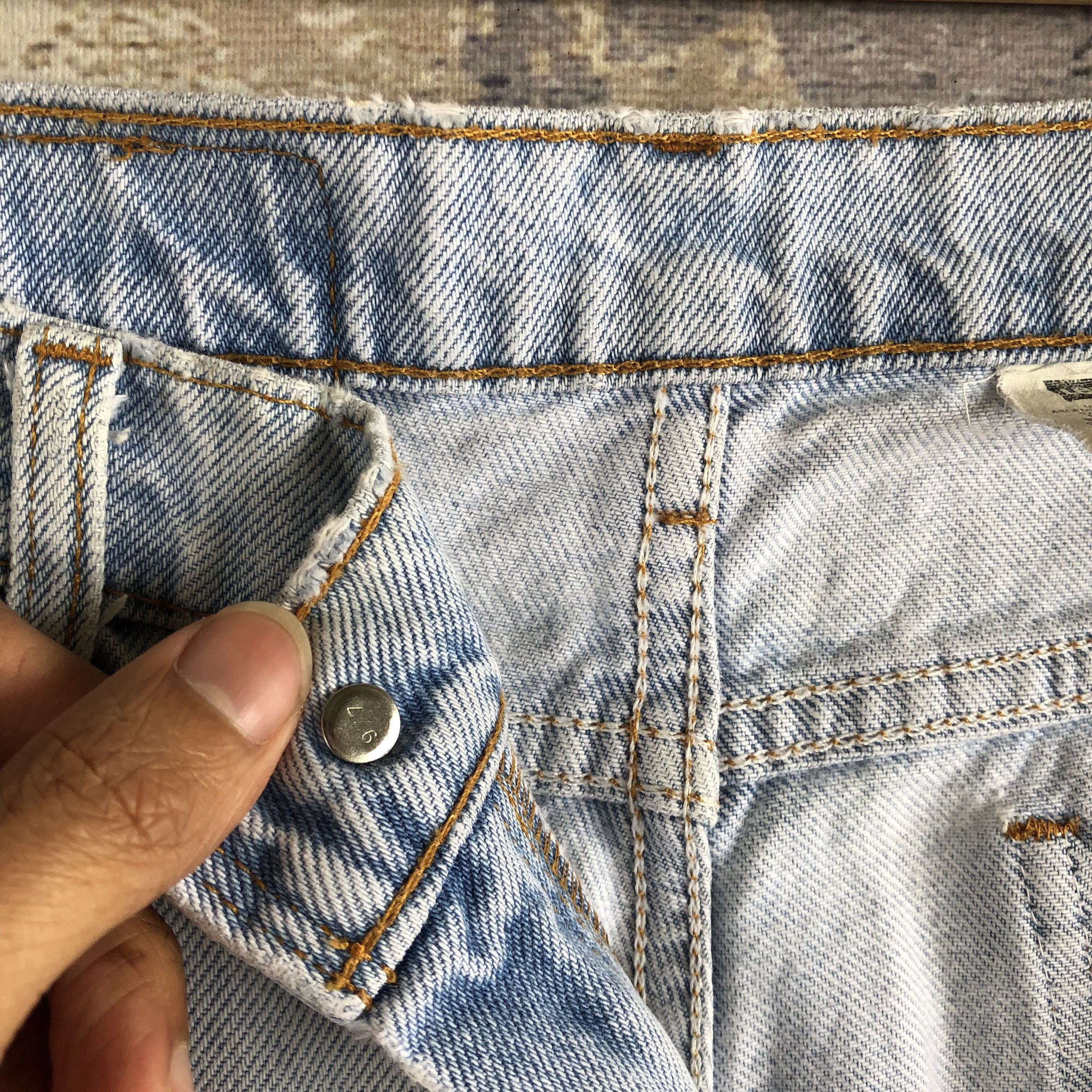 Levi's Vintage 90s Levis 505 Sun Faded Jeans Levis Light Wash Denim Size US 34 / EU 50 - 7 Thumbnail