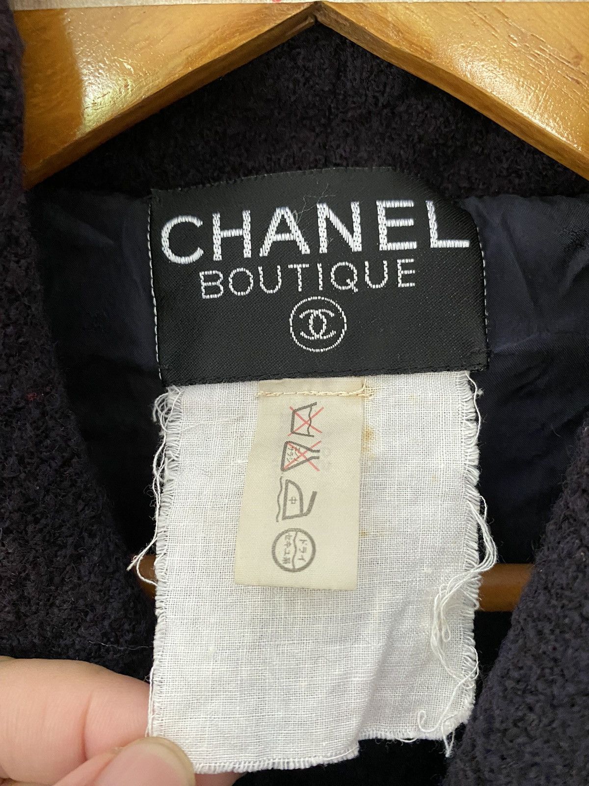 Chanel 1990s Chanel tweed gold button Jacket Size S / US 4 / IT 40 - 17 Thumbnail