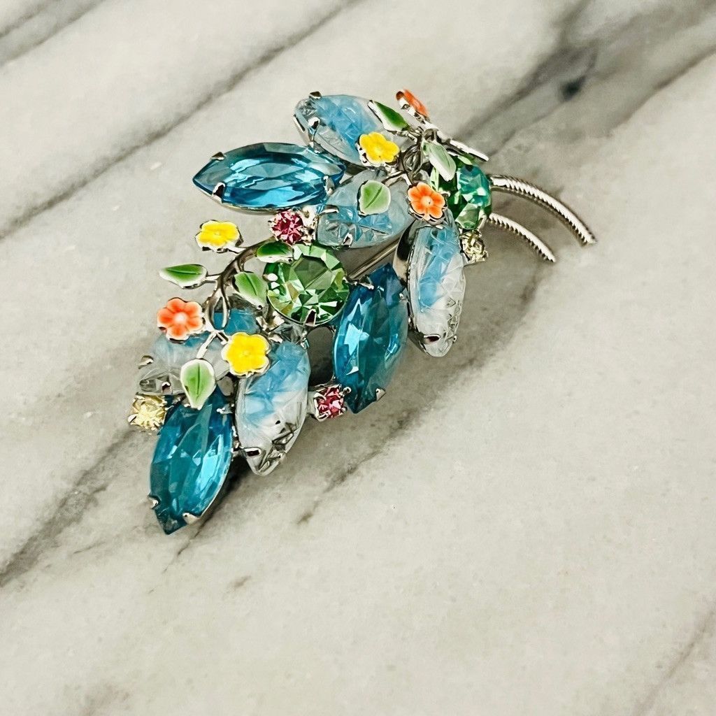 Vintage Vintage Blue Crystal Brooch Prong Set Navettes Green Size ONE SIZE - 1 Thumbnail