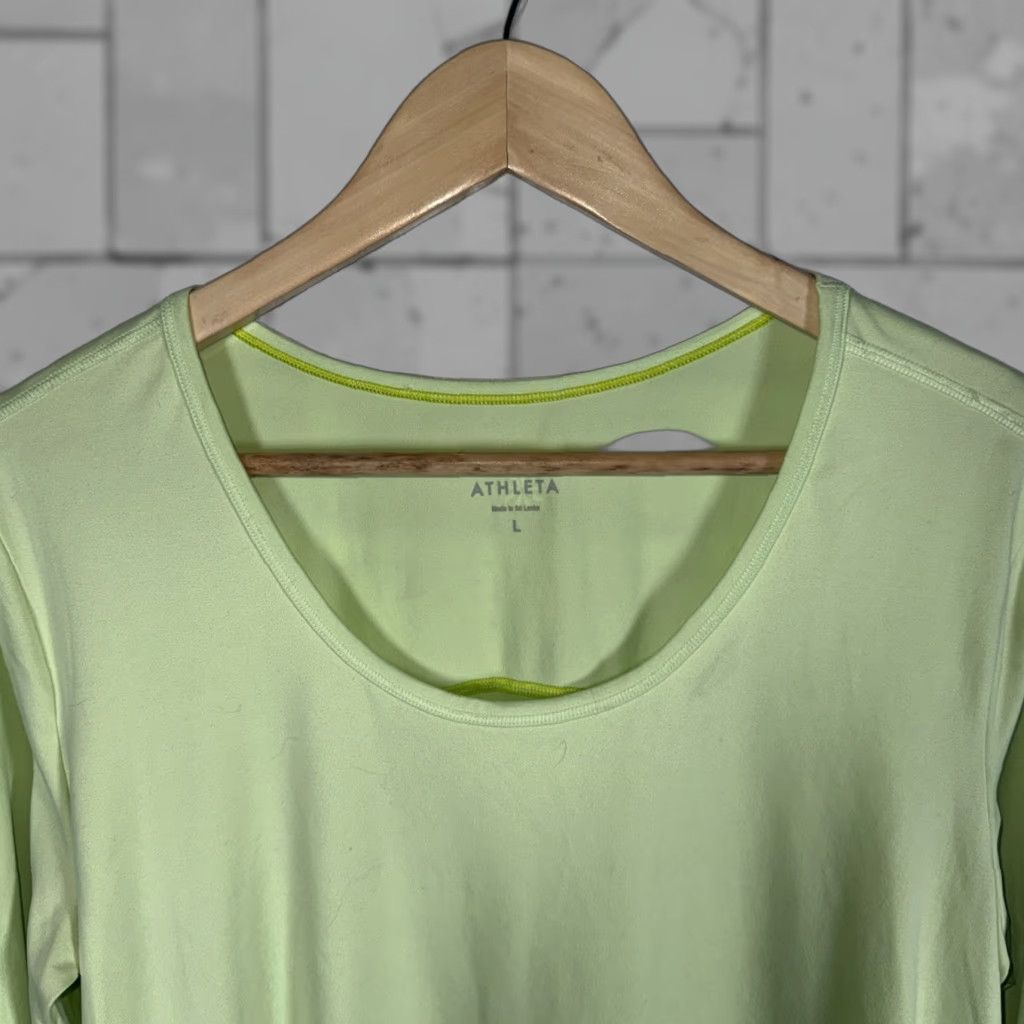 Athleta Athleta Green Long Sleeve Shirt Women's Size L User: Athleta Green Long Sleeve Shirt Women's Size L Size L / US 10 / IT 46 - 1 Thumbnail