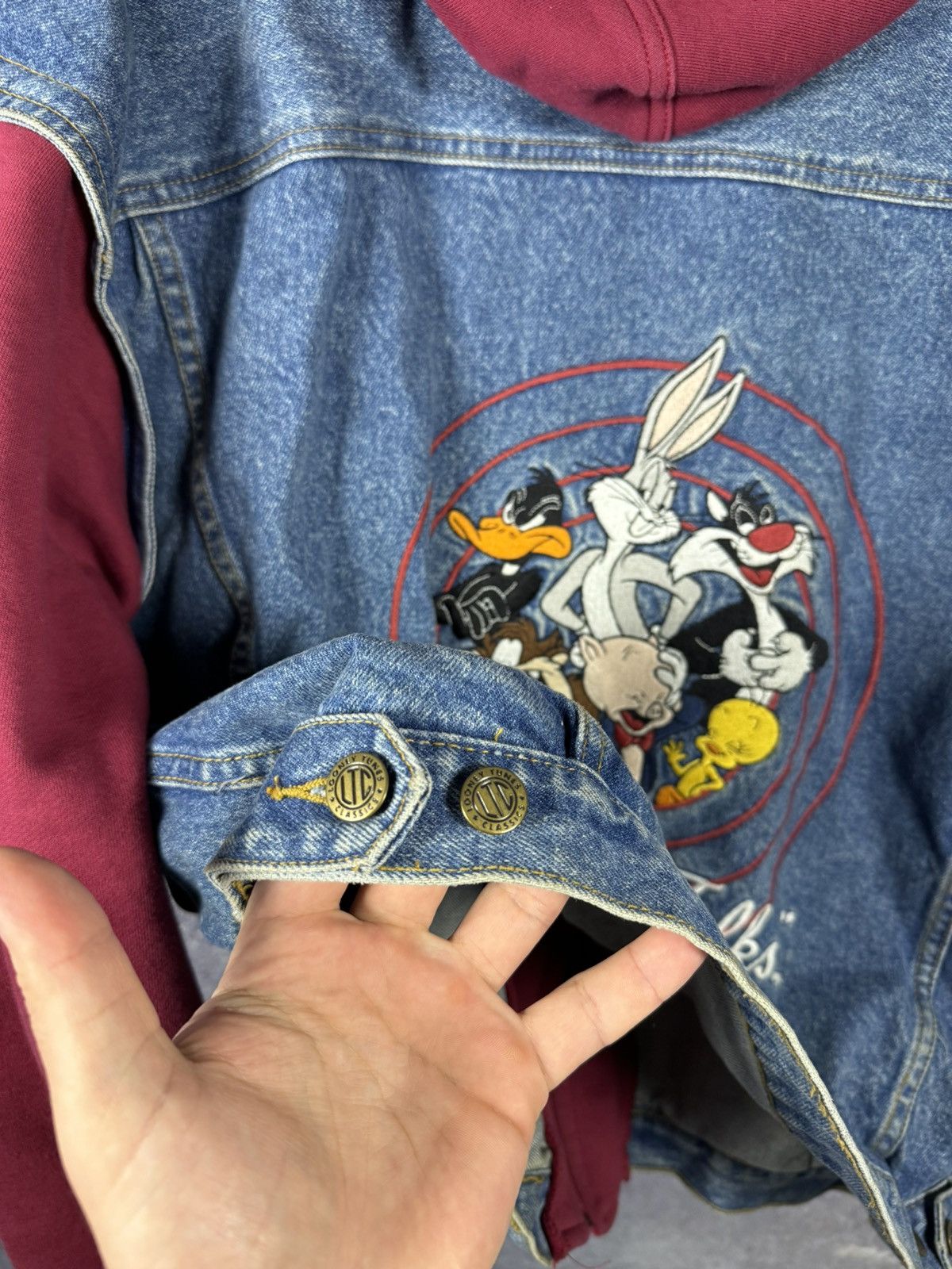 Vintage × Warner Bros All Folks Looney Tunes 1995 WB Hoodie Vest Jacket XL Denim Size US XL / EU 56 / 4 - 19 Thumbnail