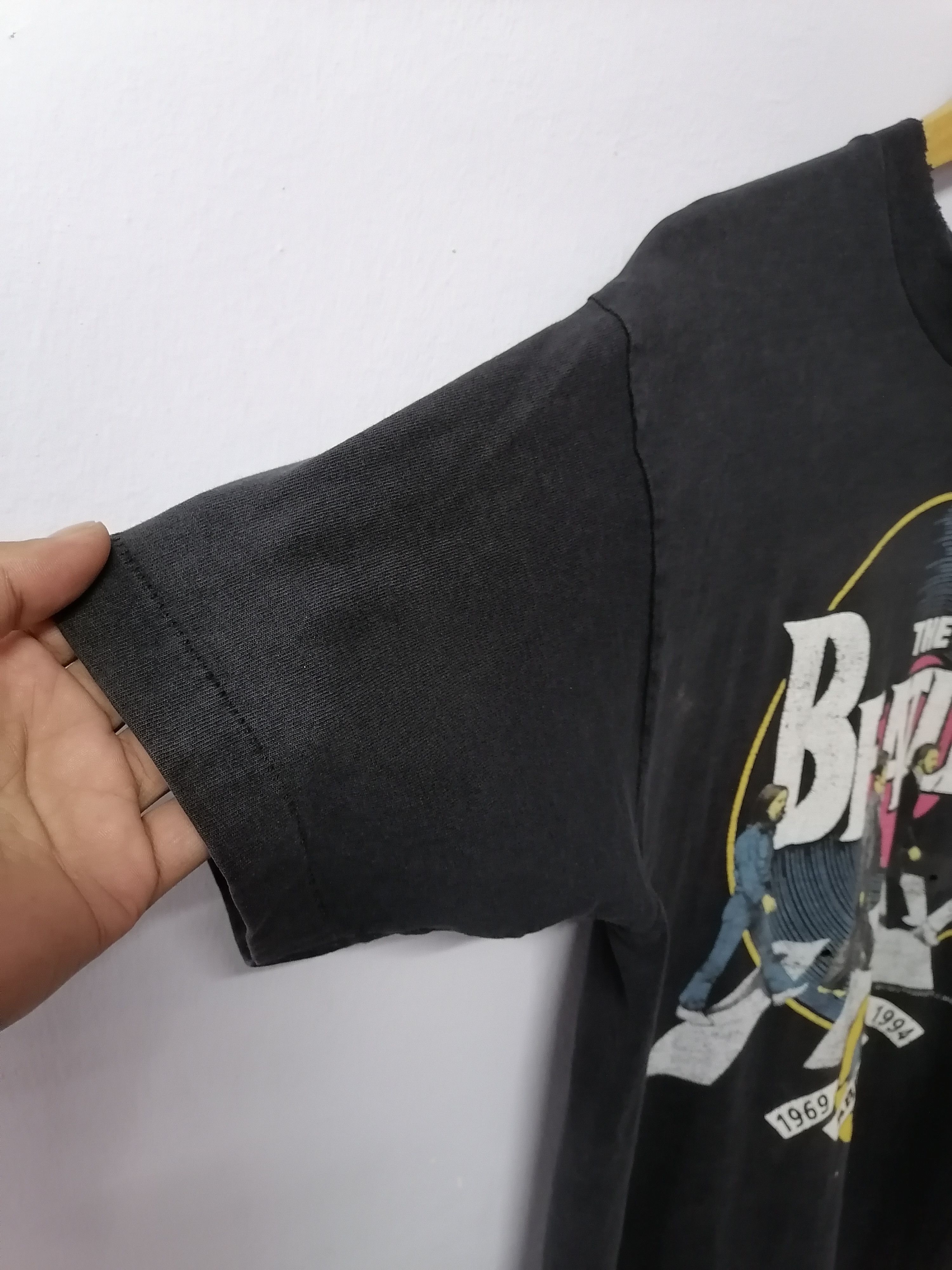 Band Tees × Vintage Trashed Faded Vintage 90s The Beatles Abbey Road Band Tees Size US M / EU 48-50 / 2 - 5 Thumbnail