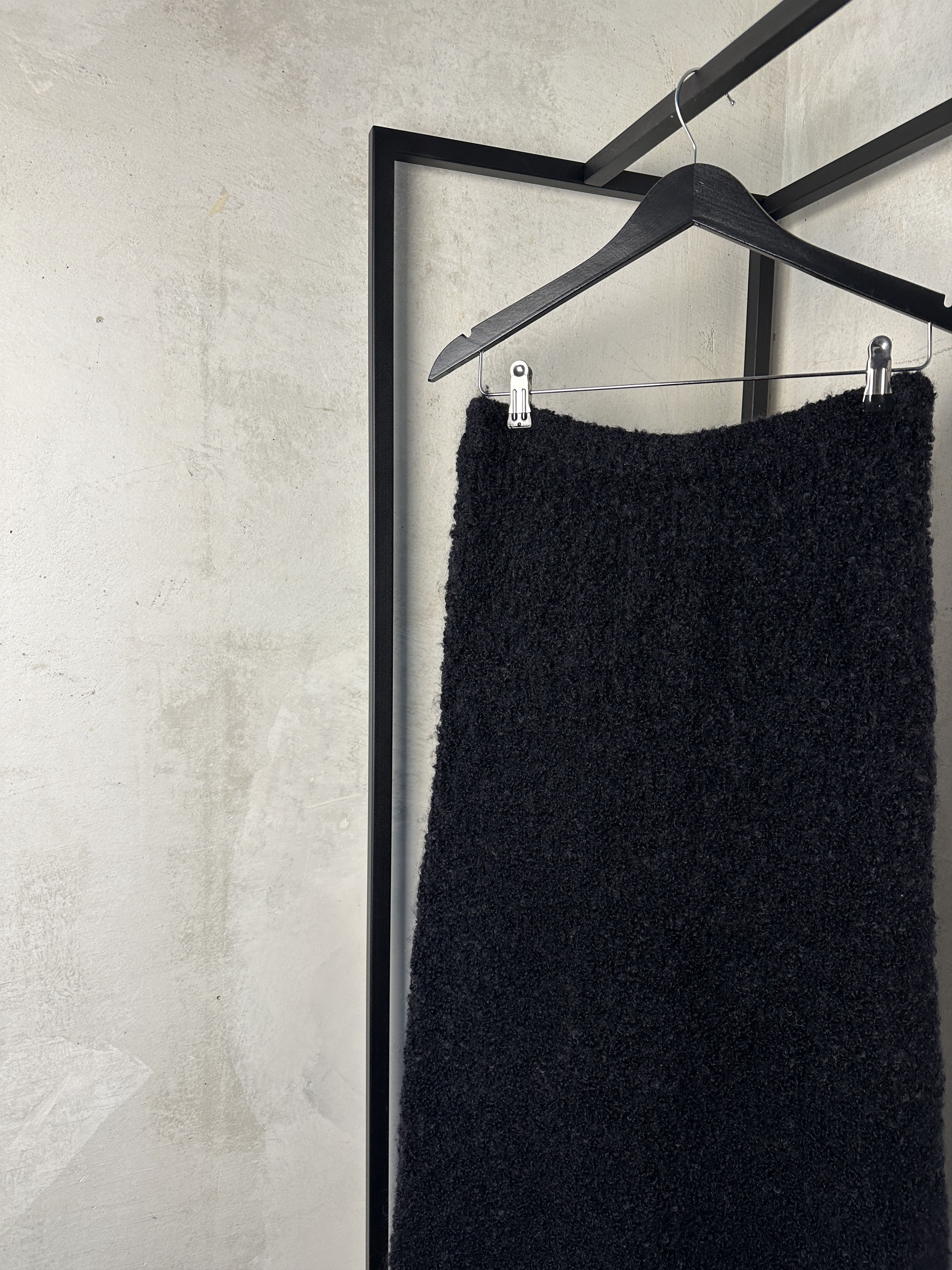 Toteme Toteme Black Boucle Nevis Midi Skirt Size 26" / US 2 / IT 38 - 3 Thumbnail