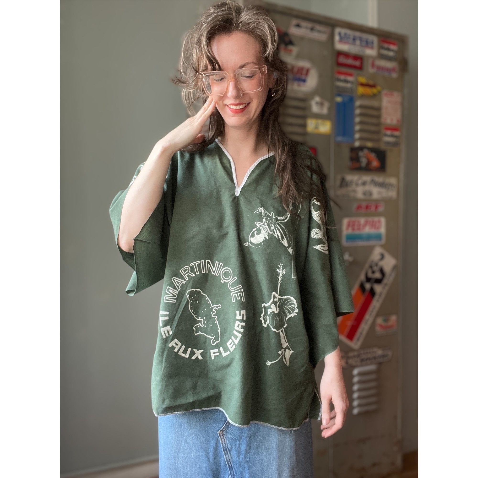Vintage 90s vintage tee tunic Martinique flower island shirt 1990s Size US XL / EU 56 / 4 - 1 Thumbnail
