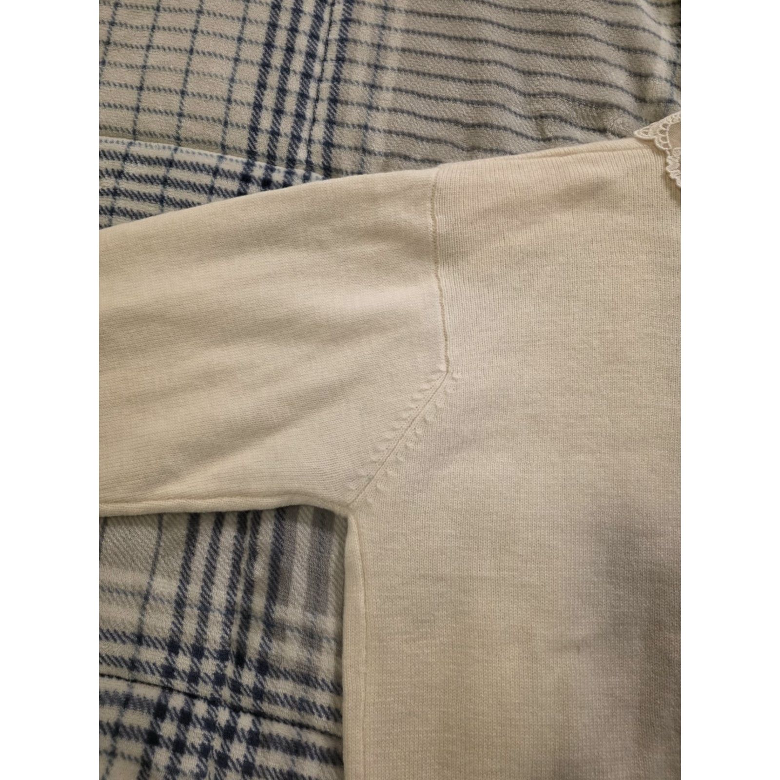 Vintage VINTAGE Herman Geist Cardigan Sweater Women L Ivory 100% Wool Lace Trim V-Neck 90s Classic Size L / US 10 / IT 46 - 6 Thumbnail