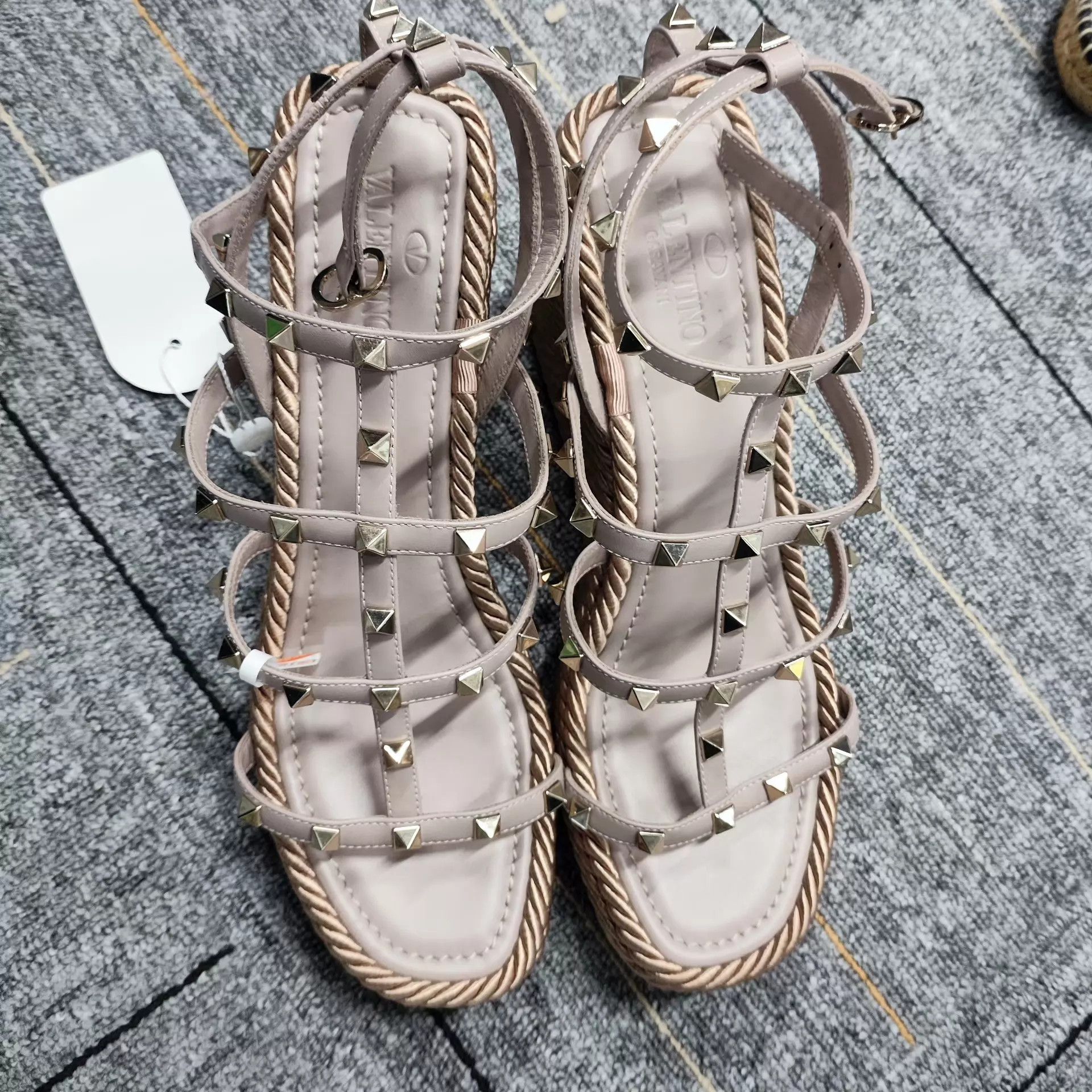 Valentino Valentino Rockstud Nude 41 Women's Pumps Size US 10.5 / IT 40.5 - 1 Thumbnail