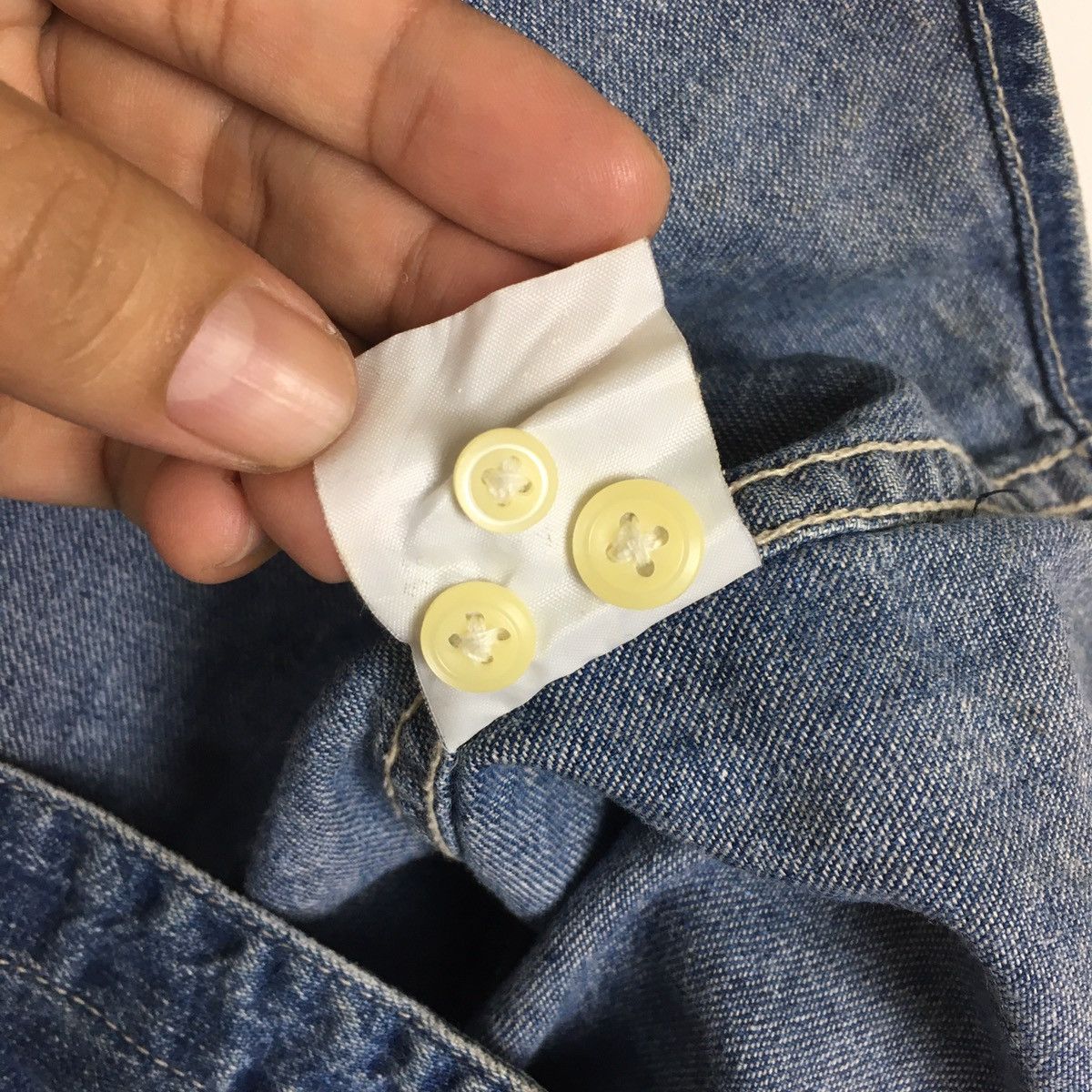 Uniqlo Vintage Uniqlo Single Pocket Denim Shirt Size US L / EU 52-54 / 3 - 8 Thumbnail