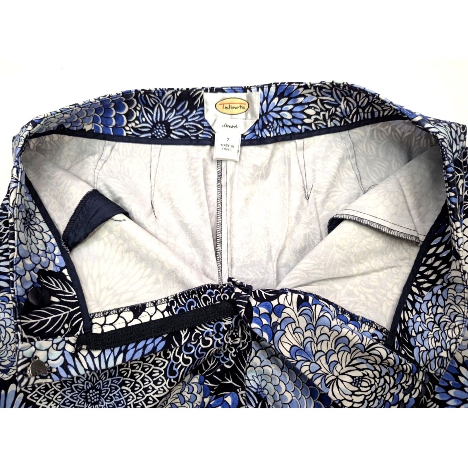 Talbots Talbots Women's Pants Capri Stretch Floral Print Blue 2 (26x29) Regular Inseam 26" Waist 29" Vintage: No Size 26" / US 2 / IT 38 - 6 Thumbnail