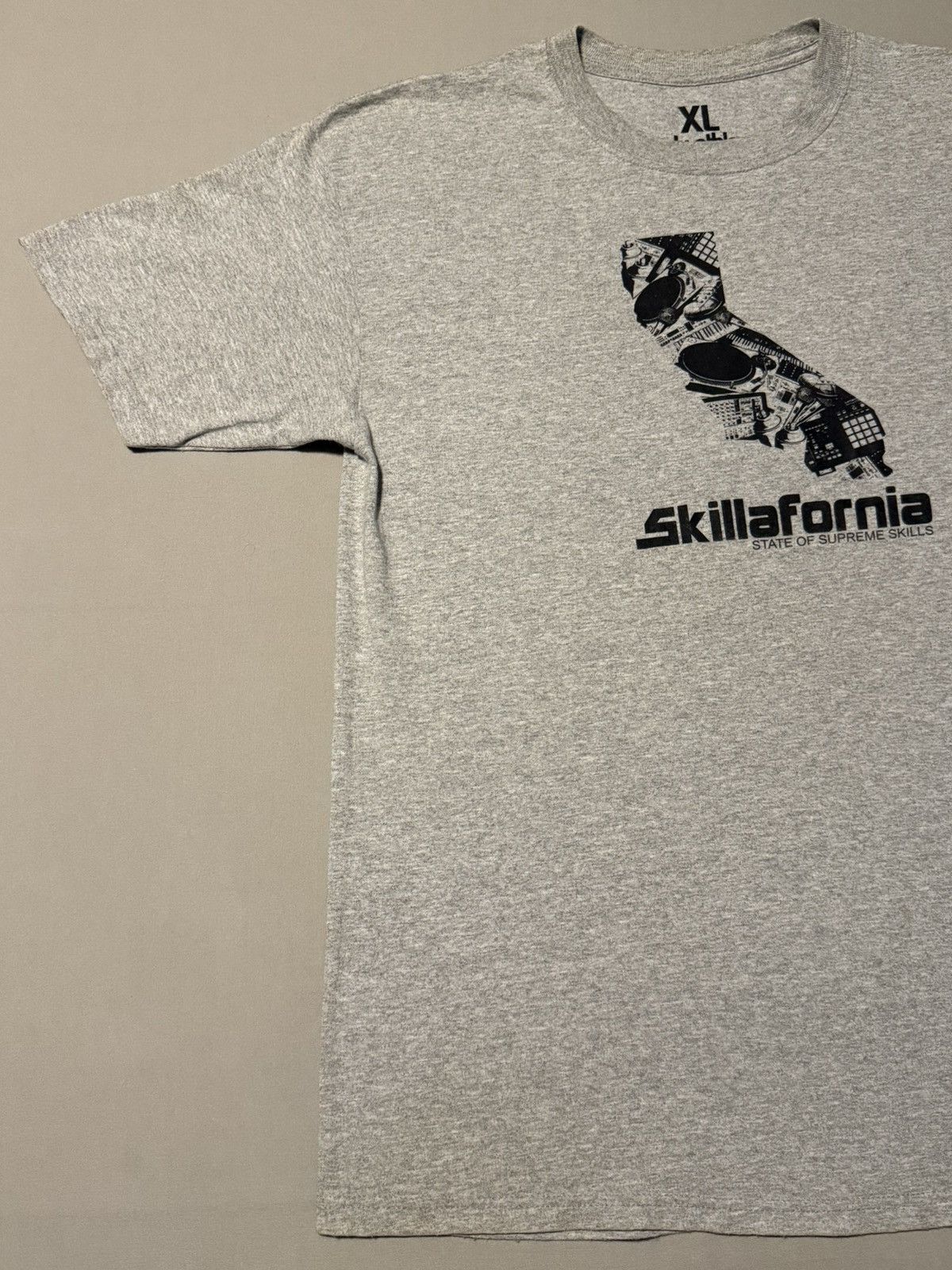 Other Vintage Edu Athlcs Skillafornia Hip Hop DJ Tee T-Shirt VNDS Size US XL / EU 56 / 4 - 3 Thumbnail