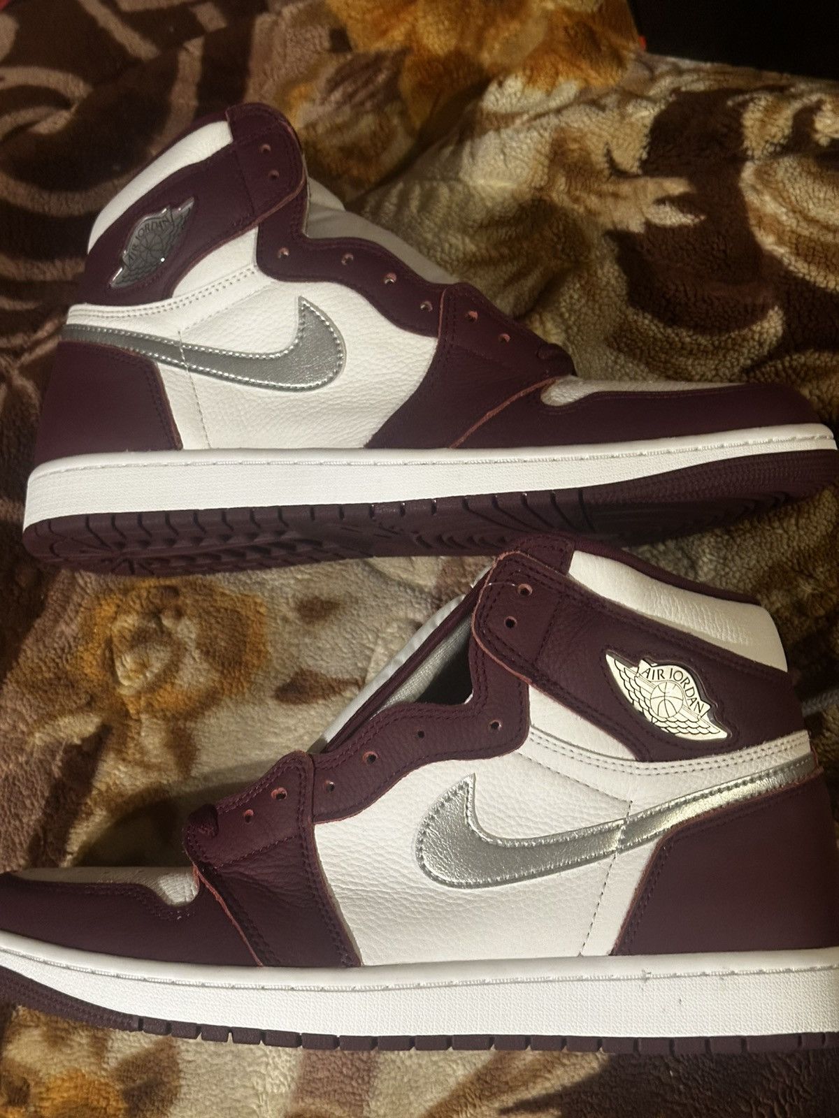 Nike Air Jordan 1 retro high OG ‘Bordeaux’ Size US 11.5 / EU 44-45 - 6 Thumbnail