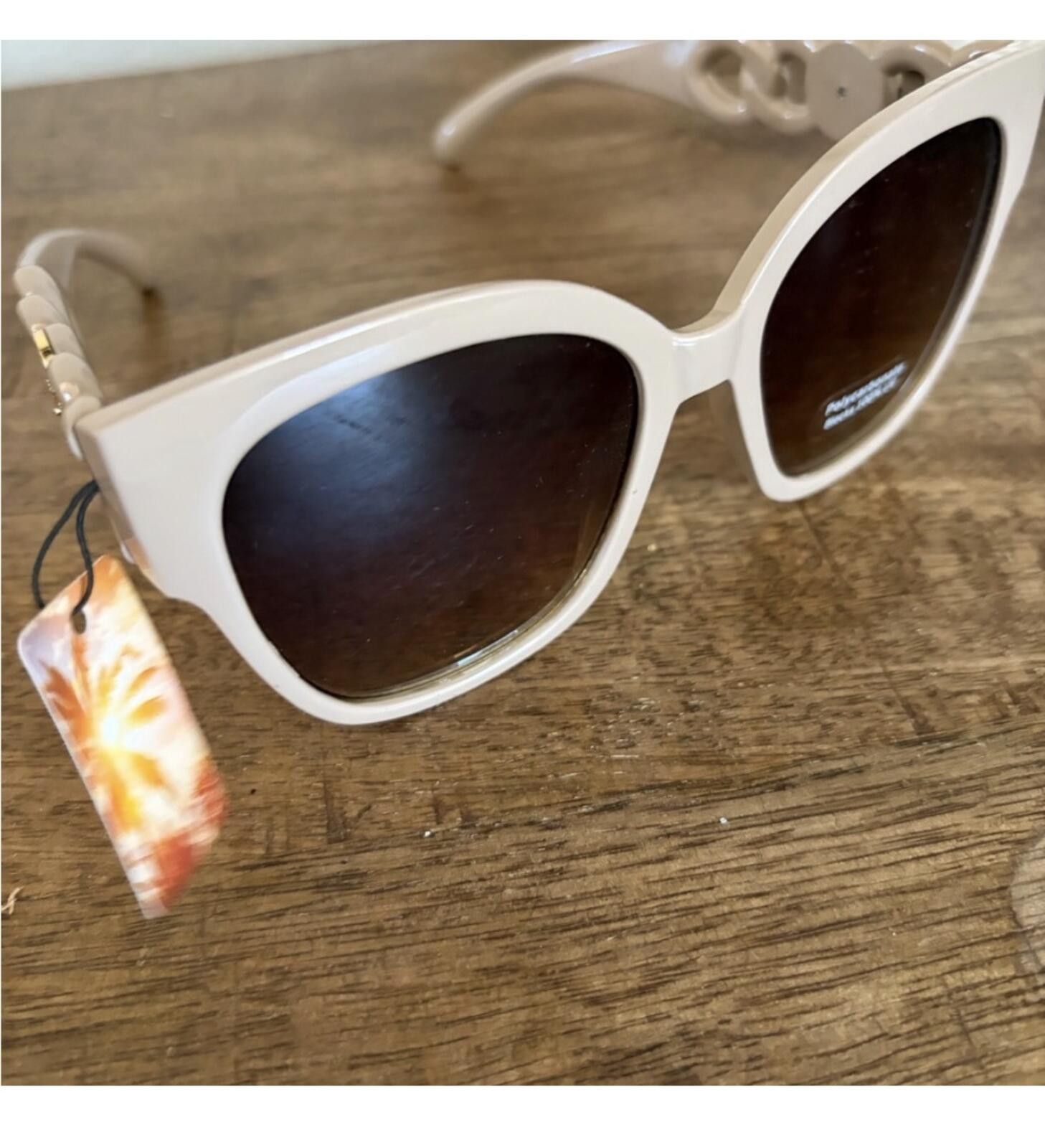 Other Chic Beige Sunglasses with Decorative Accent Size ONE SIZE - 5 Thumbnail