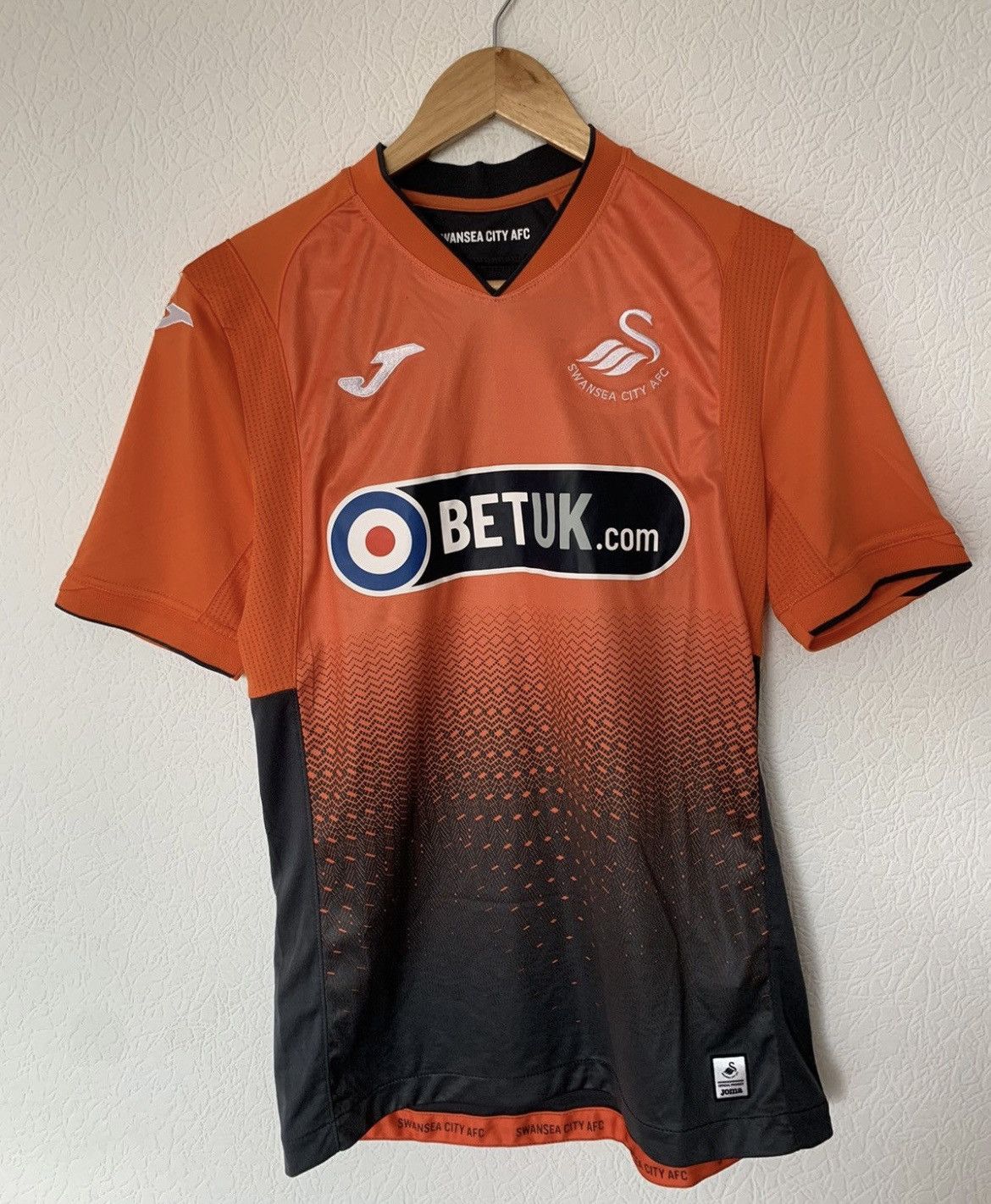 Umbro SWANSEA CITY JOMA 2018/2019 AWAY KIT SOCCER JERSEY BETUK Size US S / EU 44-46 / 1 - 1 Thumbnail