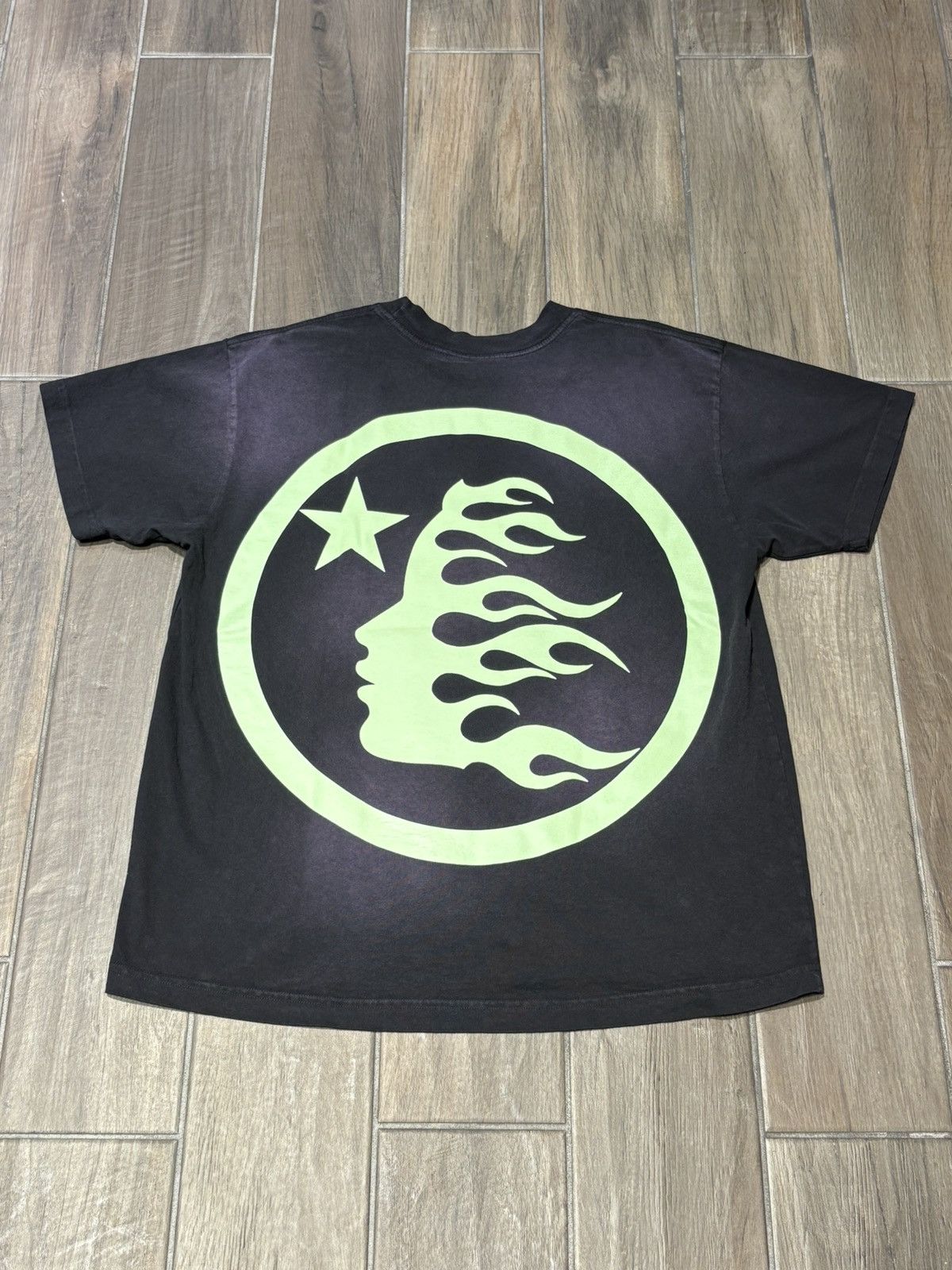 HELLSTAR HELLSTAR “GLOW IN THE DARK SPORTS LOGO” TEE - SIZE LARGE Size US L / EU 52-54 / 3 - 2 Thumbnail