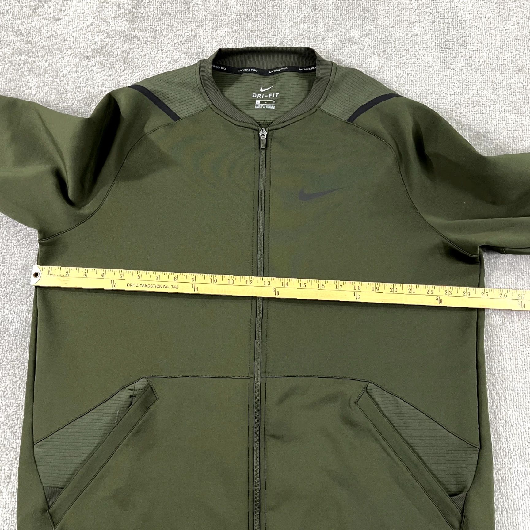 Nike VINTAGE: No – but since not vintage, skip. Full optimized title: Nike Pro Jacket Mens XL Green Full Zip Training Golf Running BV5568-355 Size US XL / EU 56 / 4 - 5 Thumbnail