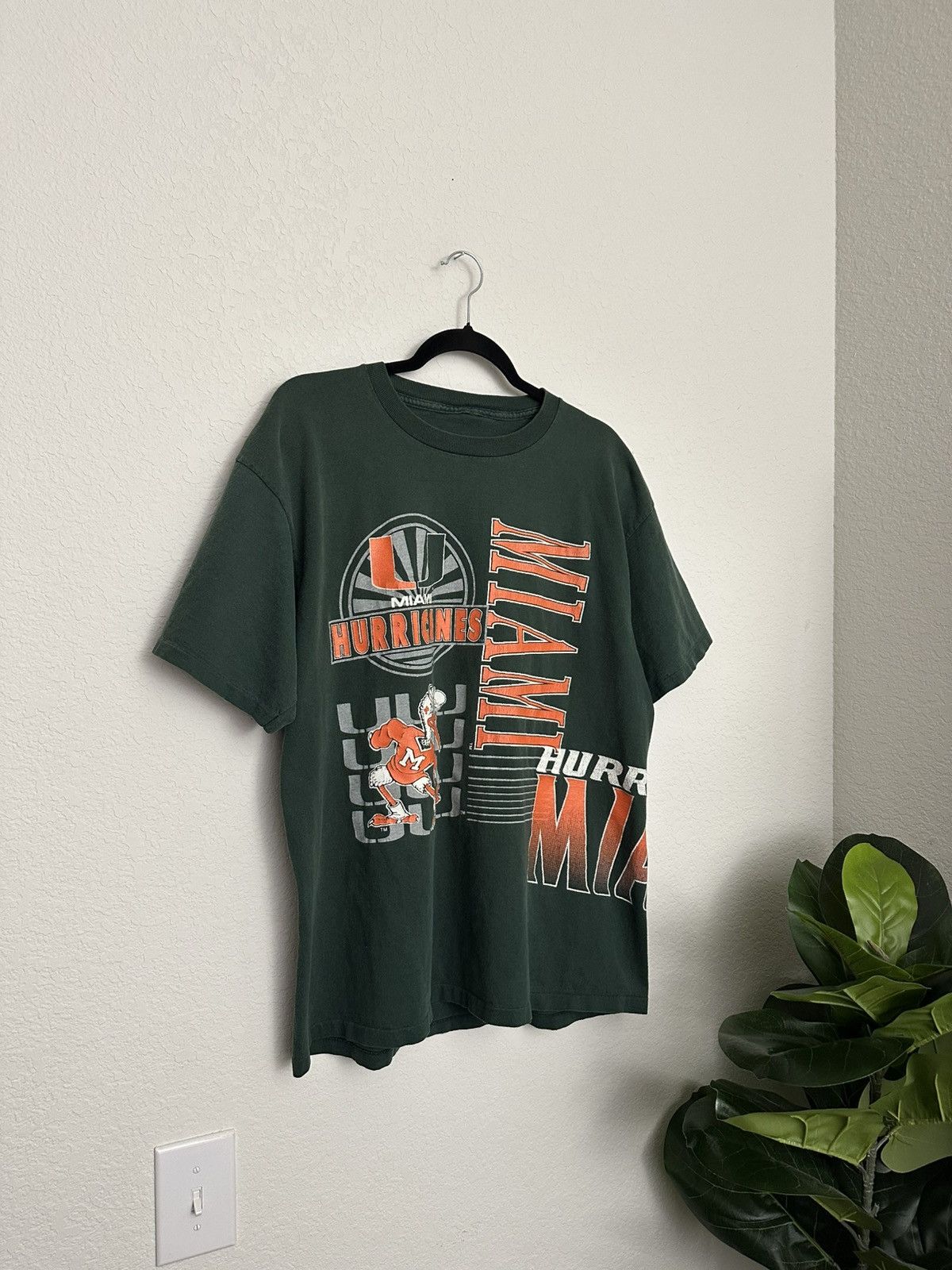 Vintage 90s Miami Hurricanes Logo 7 Wrapped Around Tee XL