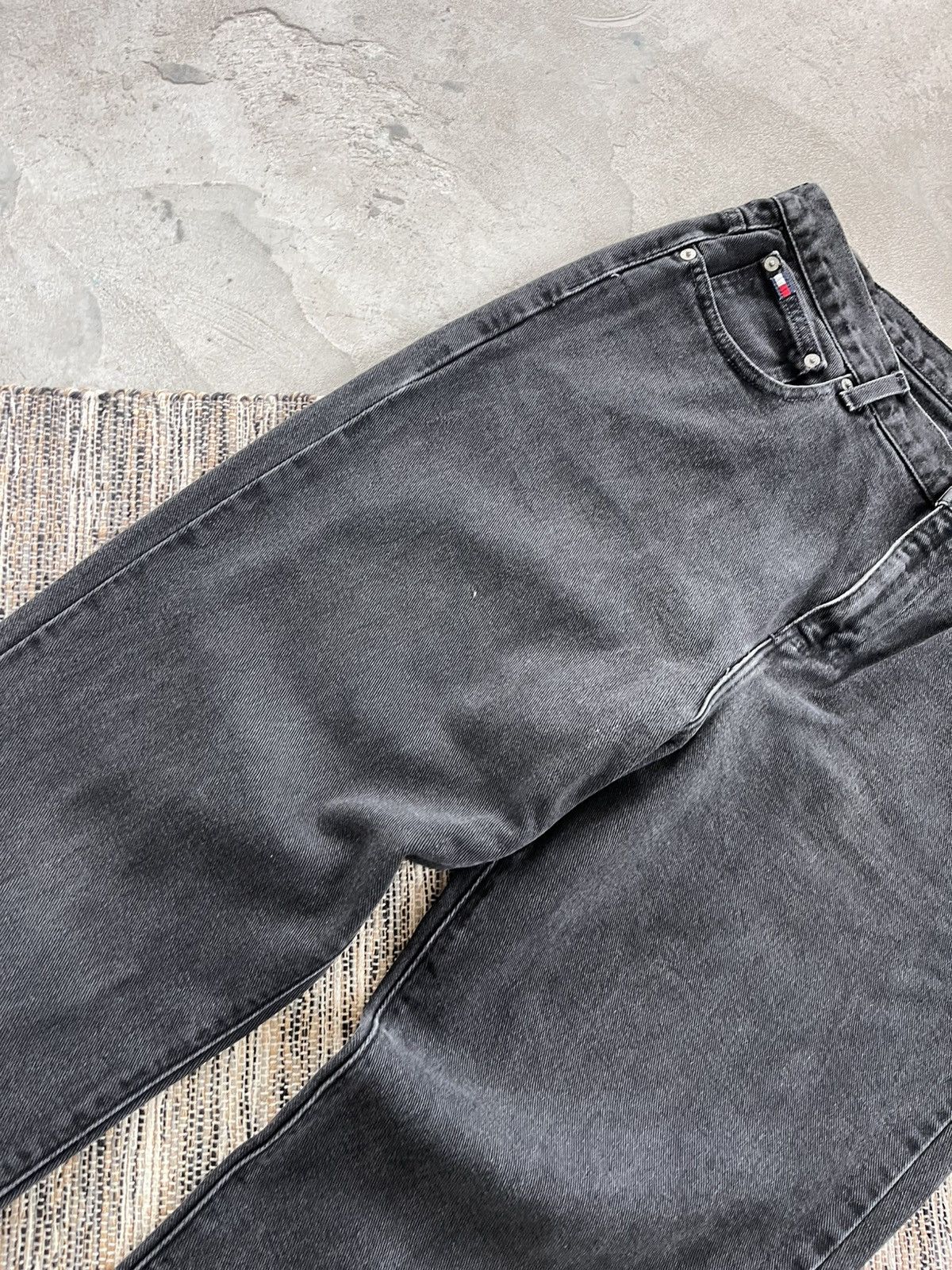 Tommy Hilfiger Vintage Tommy Hilfiger Black Grey Straight Denim Jeans Y2K Size US 34 / EU 50 - 5 Thumbnail