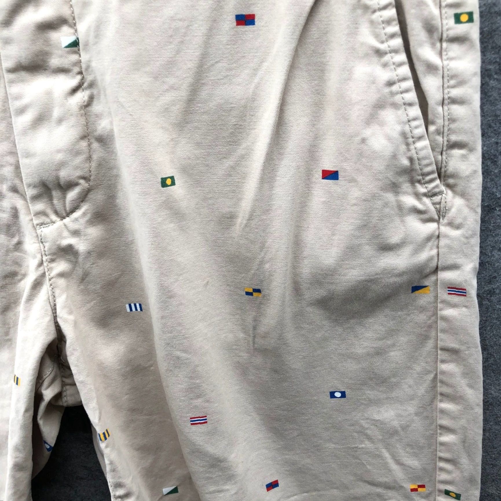 H&M VINTAGE H&M Flag Printed Chino Shorts Mens 32 Beige Cotton 8'' Inseam Novelty Flat Front Size US 32 / EU 48 - 3 Thumbnail