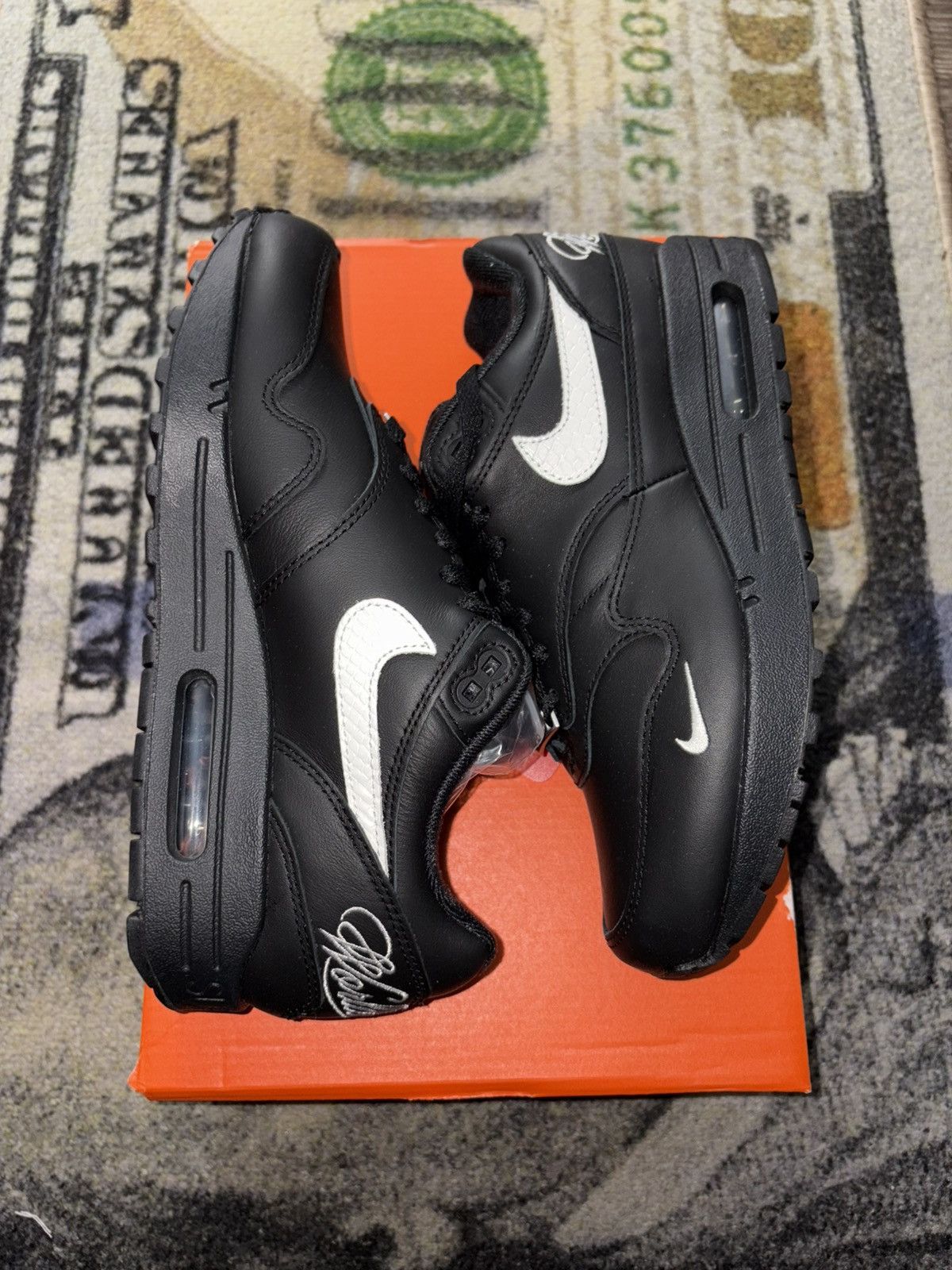 Nike × Supreme Supreme Nike Air Max 1 ‘87 SP (Womens 7) Size US 5.5 / EU 38 - 2 Thumbnail
