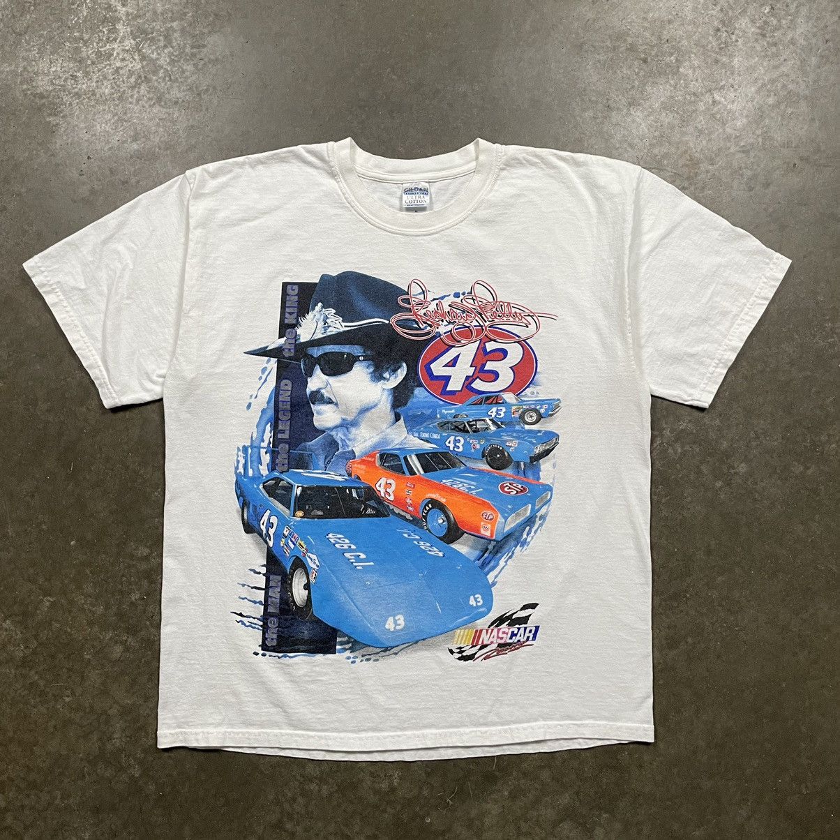 Chase Authentics × NASCAR × Vintage Vintage NASCAR Racing AOP Tshirt Richard Petty 2004 Skater Size US XL / EU 56 / 4 - 1 Thumbnail