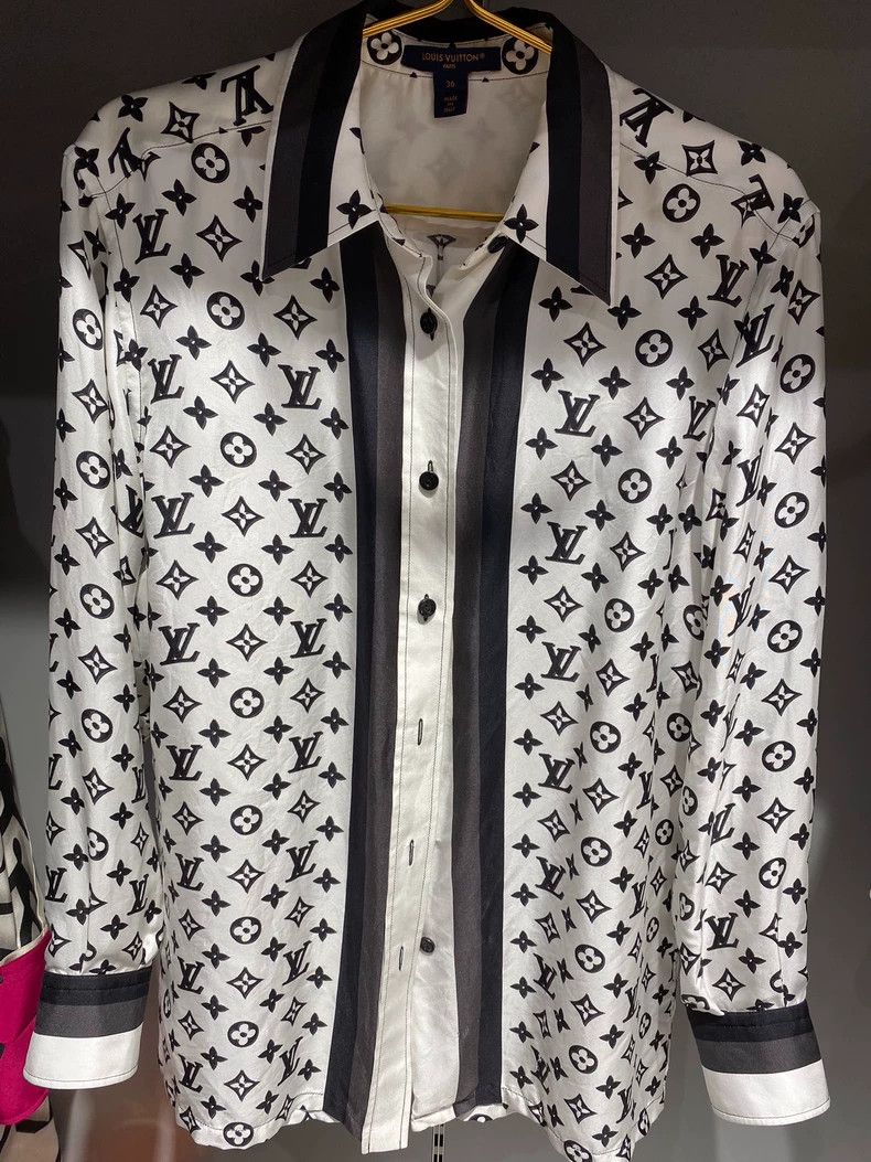 Louis Vuitton Louis Vuitton size 36 Silk Shirt 2501-Nextarrow Size US M / EU 48-50 / 2 - 1 Thumbnail