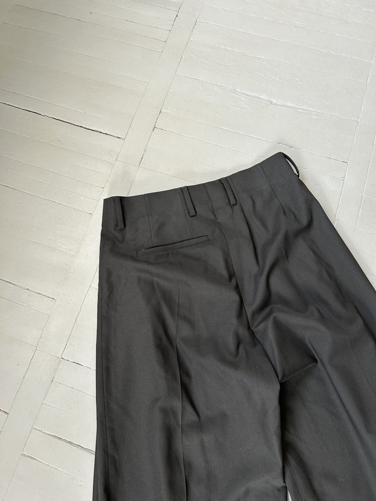 Louis Vuitton Louis Vuitton uniforms black classic basic wool pants Size US 36 / EU 52 - 8 Thumbnail