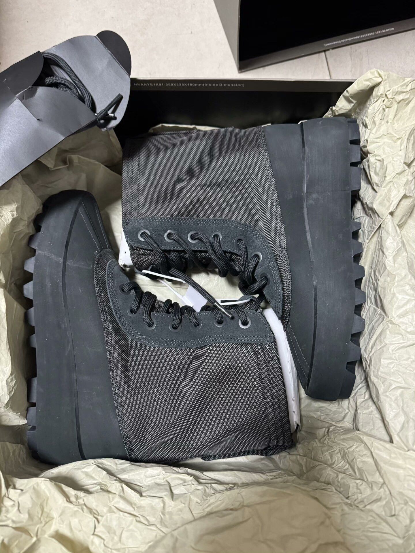 Adidas Adidas Black Hitop Sneakers 40 Men Size US 7.5 / EU 40-41 - 1 Thumbnail