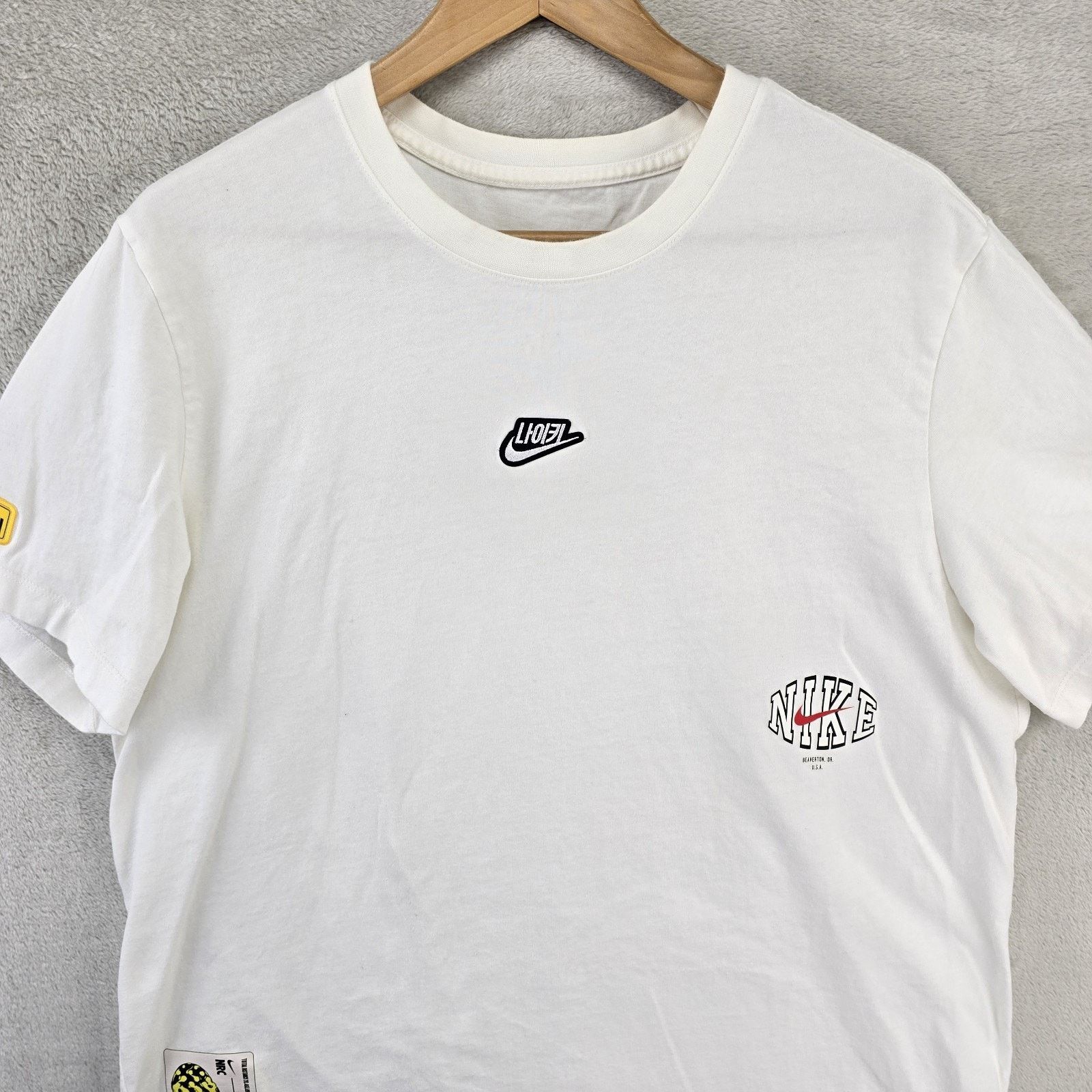 Nike Nike Seoul Run Club Shirt Mens XL White NRC Center Swoosh Size US XL / EU 56 / 4 - 2 Thumbnail