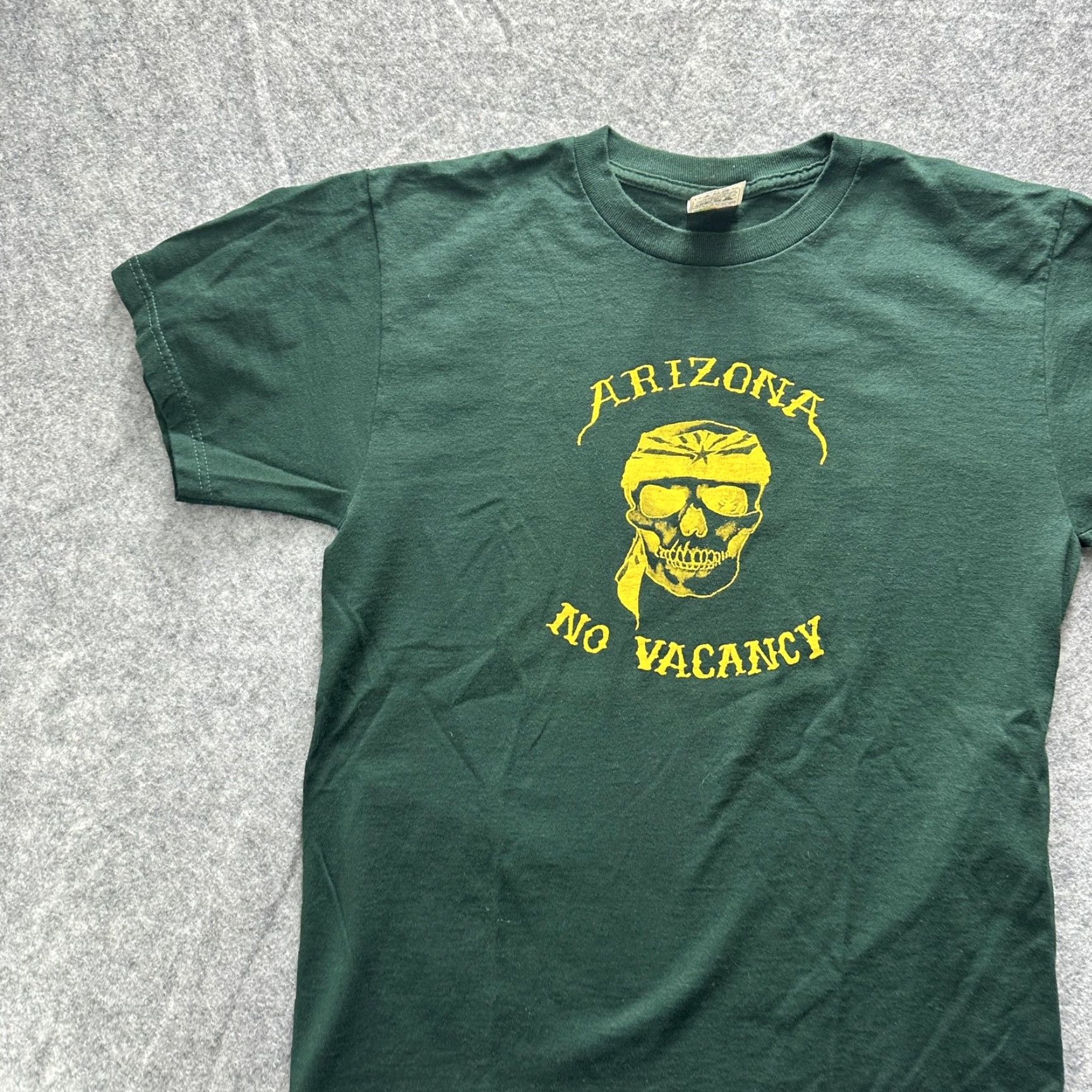 Fruit Of The Loom VINTAGE Fruit Of The Loom Arizona No Vacancy Graphic Tee Mens M Green Skull 90s Shirt Size US M / EU 48-50 / 2 - 3 Thumbnail