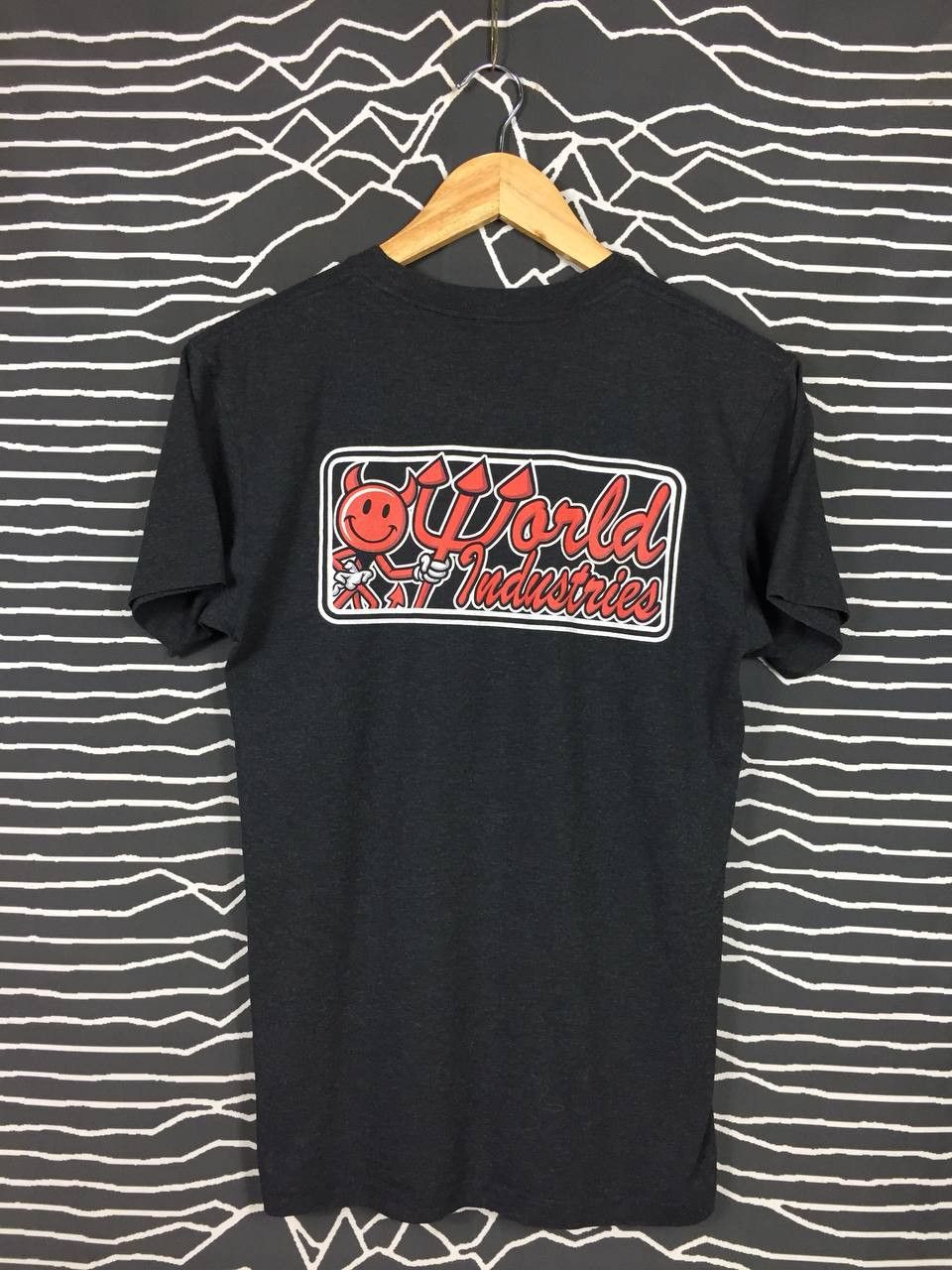Vintage World Industries Skateboards Logo Streetwear Tee Size US S / EU 44-46 / 1 - 2 Thumbnail