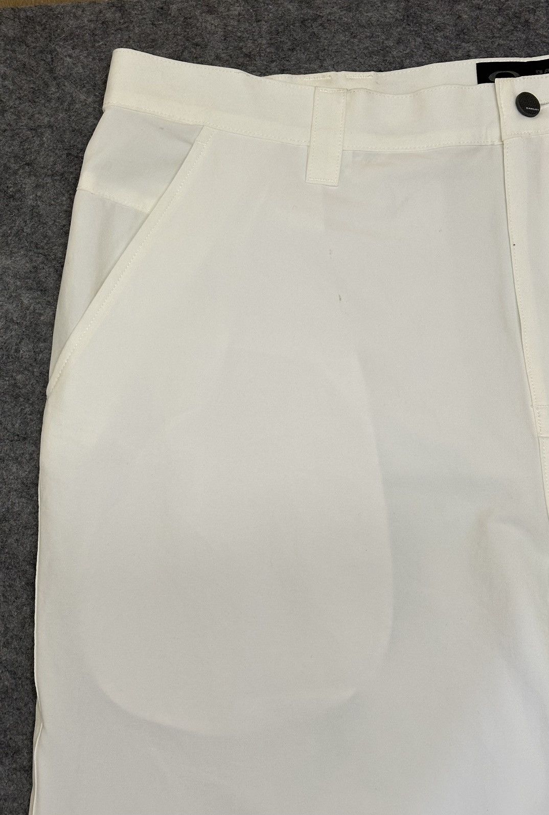 Oakley Oakley golf pants with a performance nylon tech design. Size US 40 / EU 56 - 3 Thumbnail